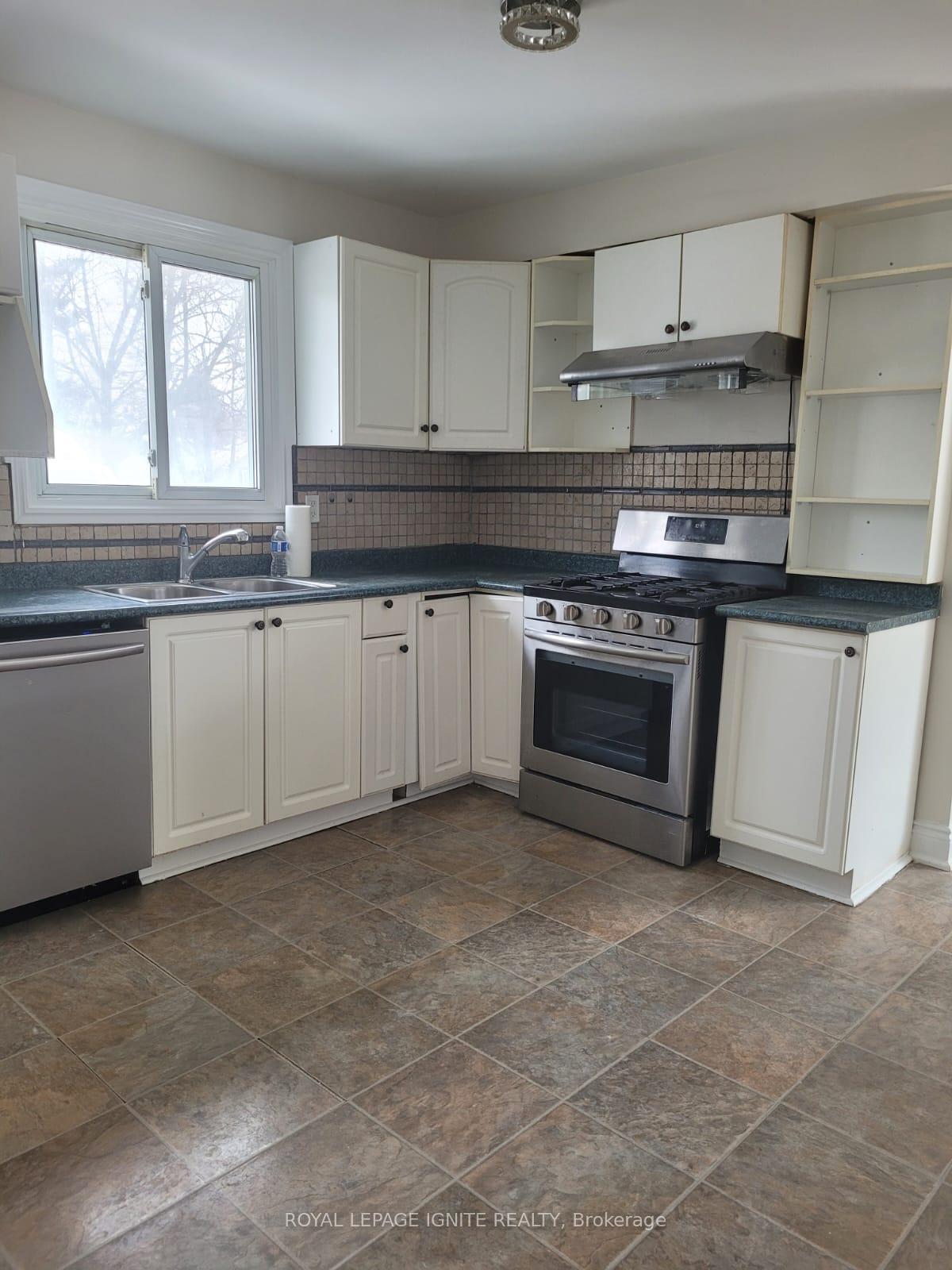 Photo 4 of 26 Carberry Crescent, Brampton, Madoc — HOMEH