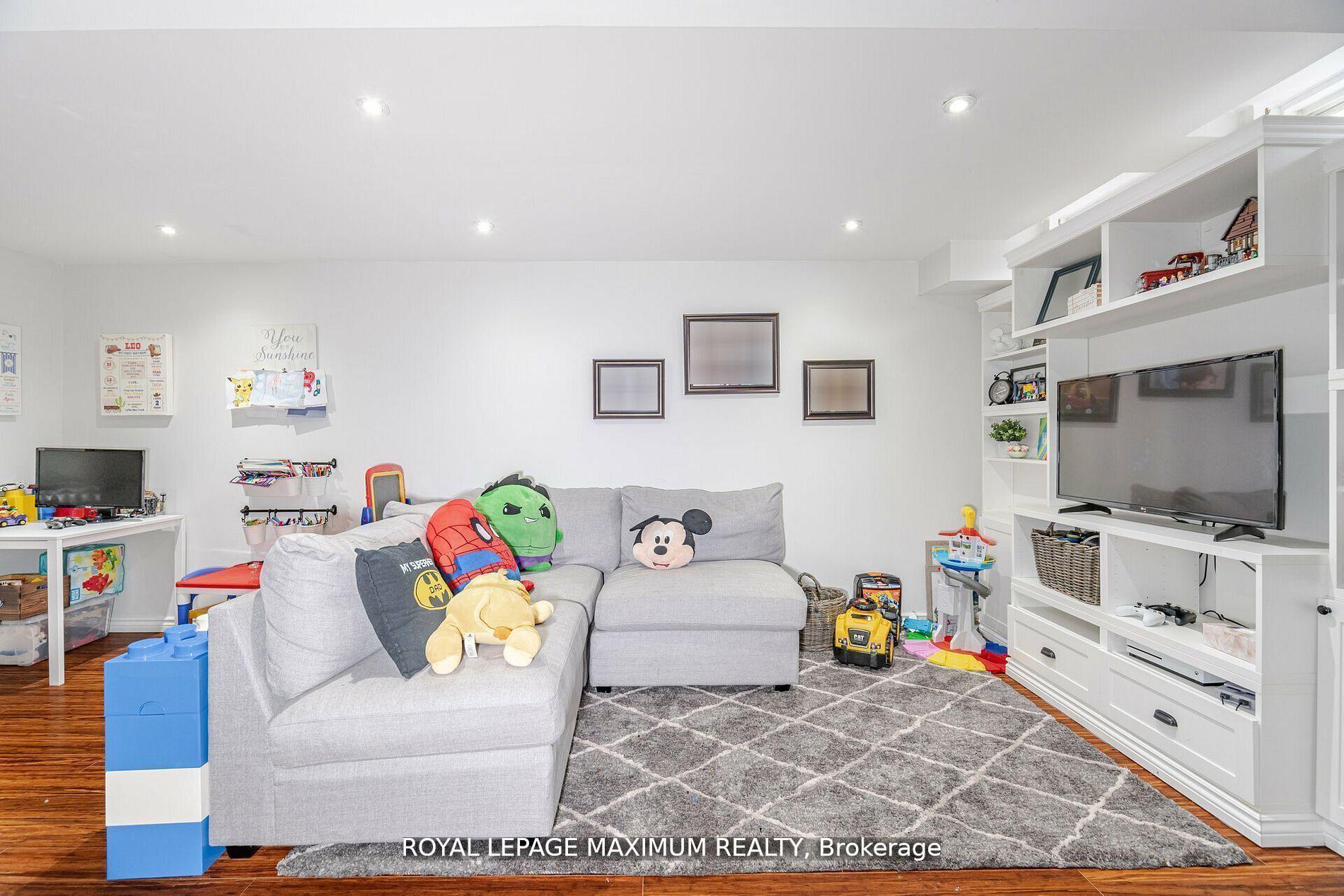 Photo 5 of 50 Big Moe Crescent W, Brampton, Bram East — HOMEH