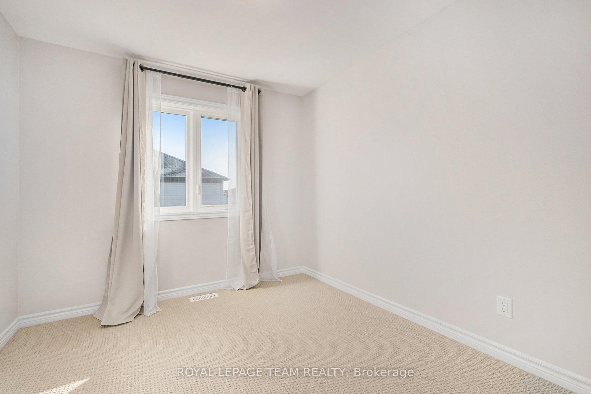 Photo 21 of 130 Wabikon Crescent, Ottawa, Blossom Park/Kemp Park/Findlay Creek — HOMEH