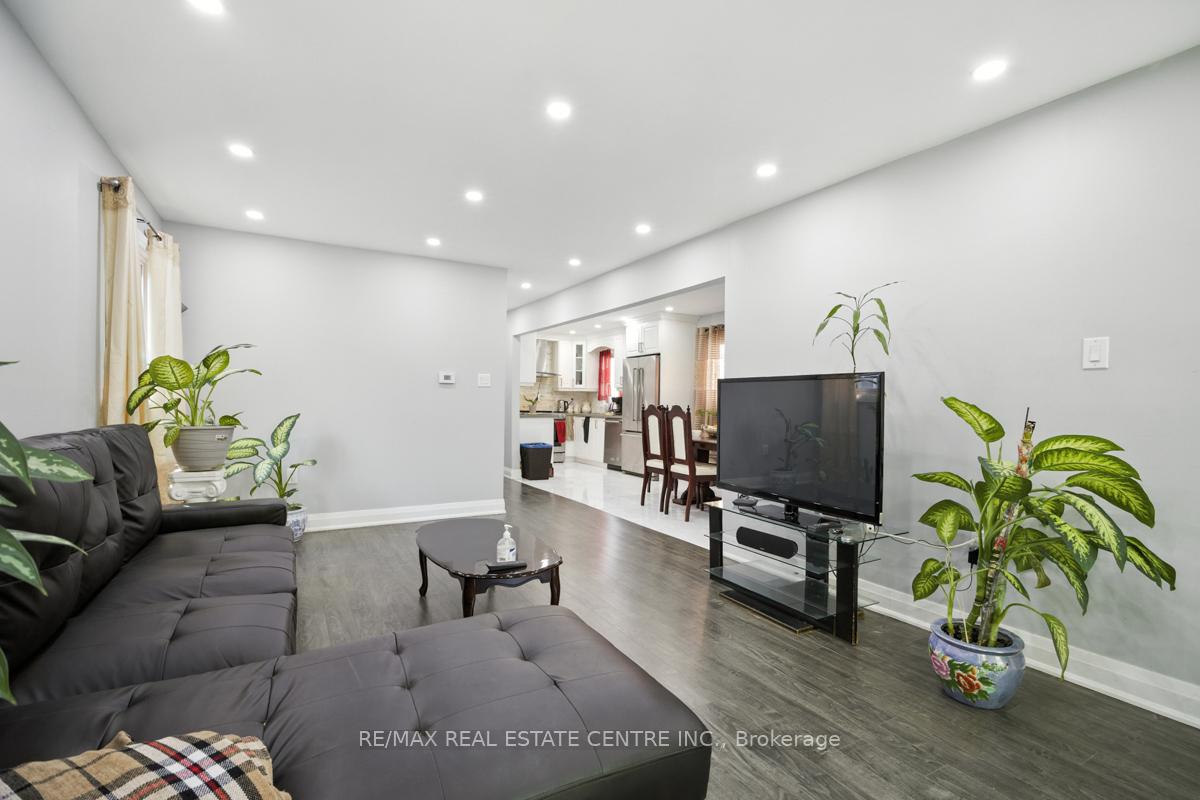 Photo 38 of 21 Chopin Crescent, Brampton, Brampton South — HOMEH
