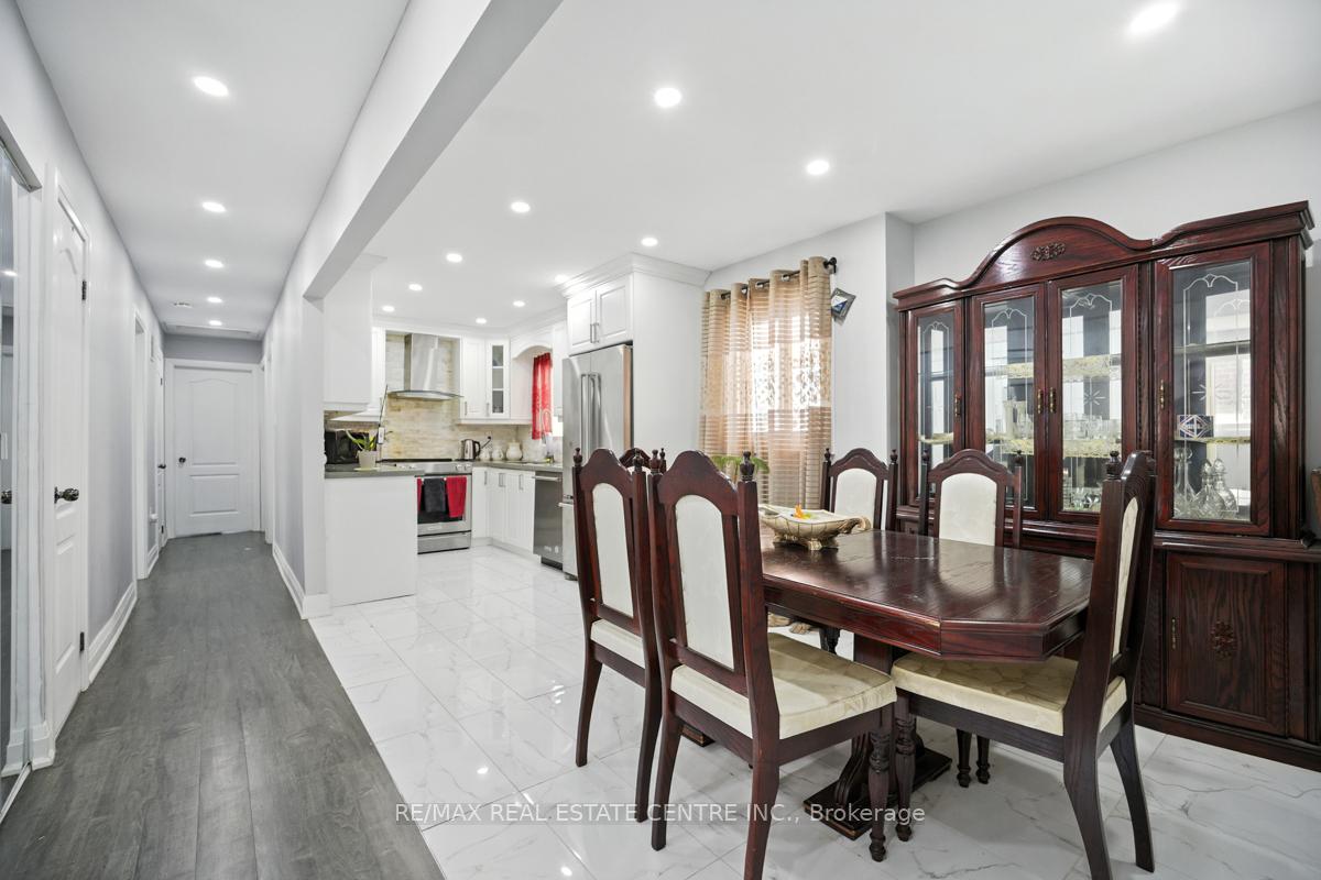 Photo 9 of 21 Chopin Crescent, Brampton, Brampton South — HOMEH