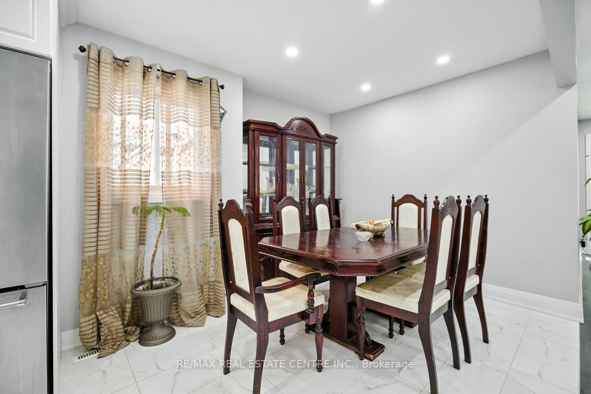 Photo 14 of 21 Chopin Crescent, Brampton, Brampton South — HOMEH