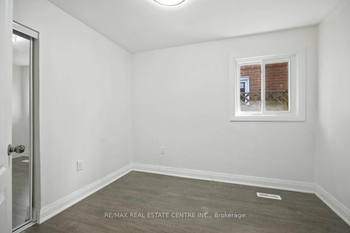 Photo 8 of 21 Chopin Crescent, Brampton, Brampton South — HOMEH