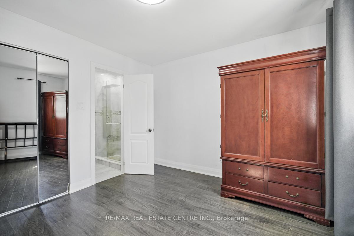Photo 10 of 21 Chopin Crescent, Brampton, Brampton South — HOMEH
