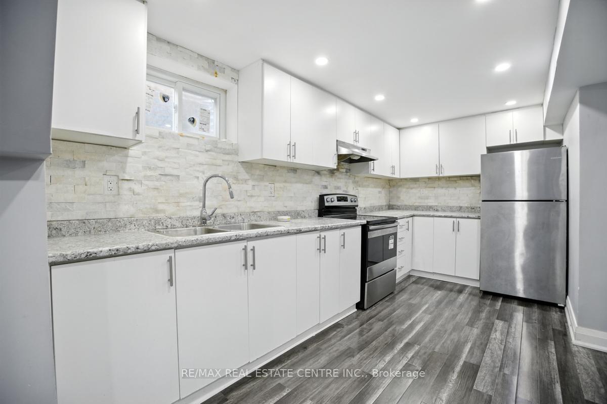 Photo 18 of 21 Chopin Crescent, Brampton, Brampton South — HOMEH