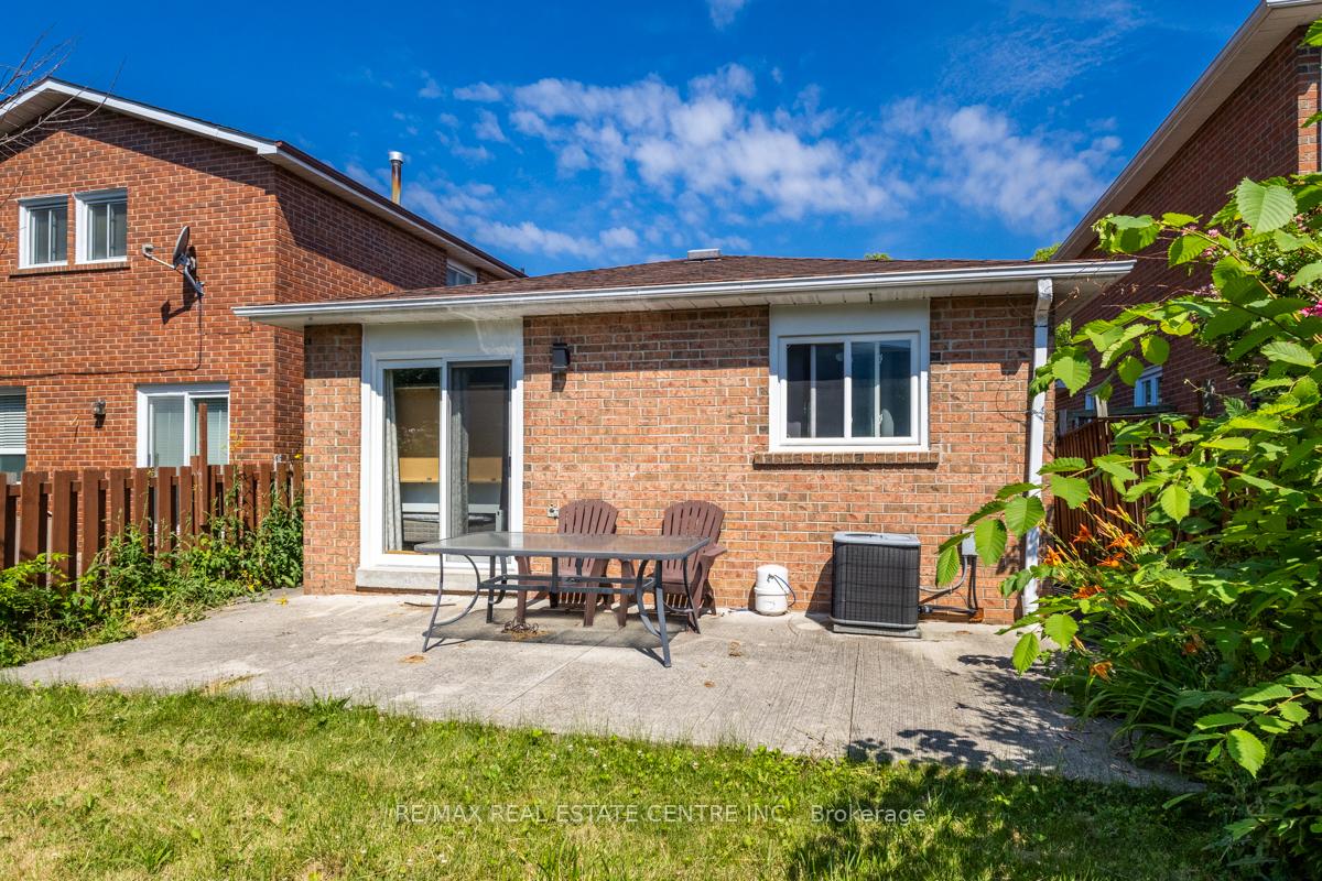 Photo 24 of 21 Chopin Crescent, Brampton, Brampton South — HOMEH