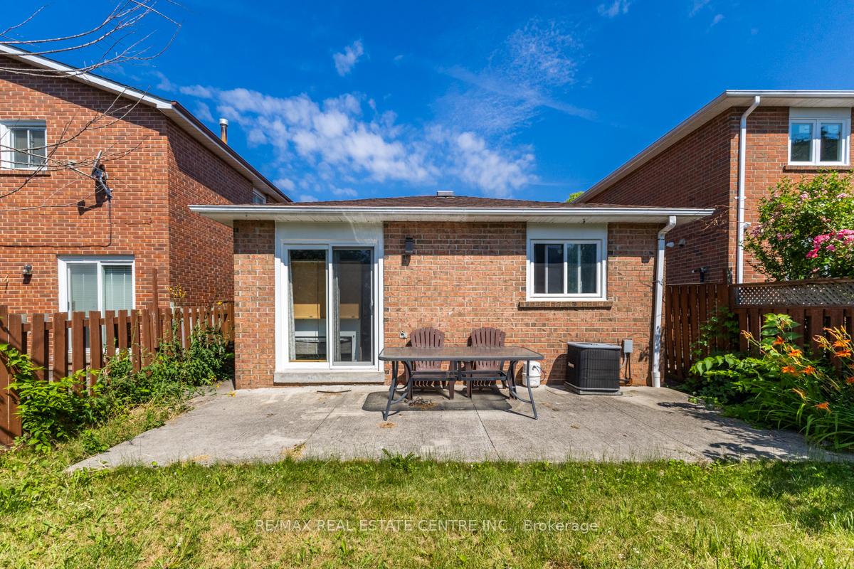 Photo 23 of 21 Chopin Crescent, Brampton, Brampton South — HOMEH