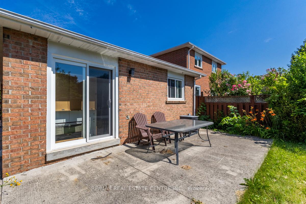 Photo 25 of 21 Chopin Crescent, Brampton, Brampton South — HOMEH