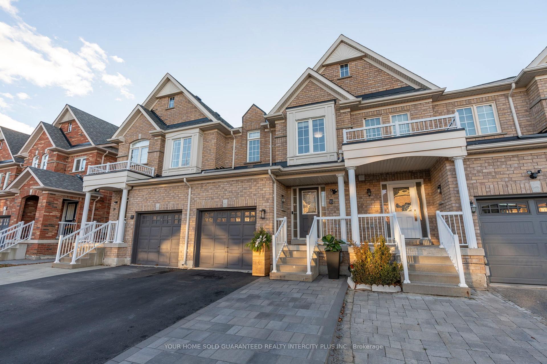 Front of 8 Crestbank Court