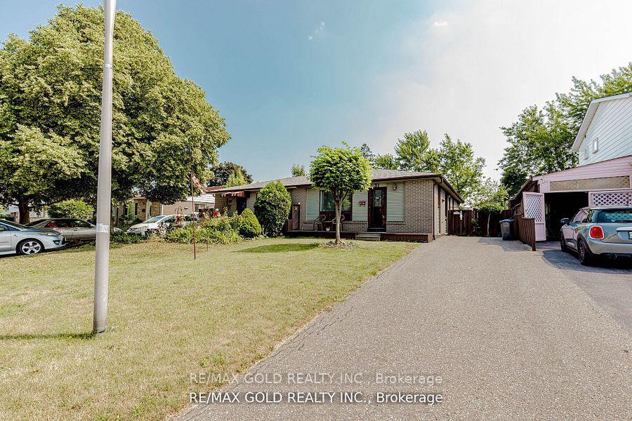 Photo 2 of 31 Fallingdale Crescent, Brampton, Southgate — HOMEH