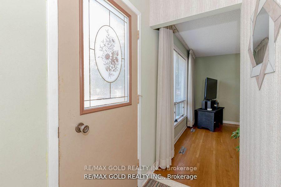 Photo 6 of 31 Fallingdale Crescent, Brampton, Southgate — HOMEH