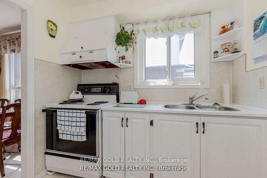 Photo 10 of 31 Fallingdale Crescent, Brampton, Southgate — HOMEH