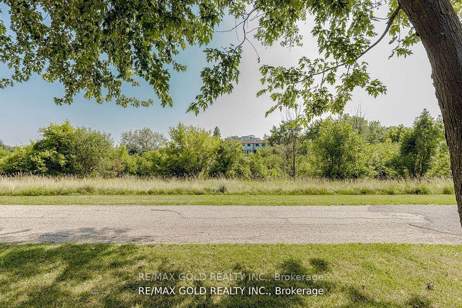 Photo 38 of 31 Fallingdale Crescent, Brampton, Southgate — HOMEH