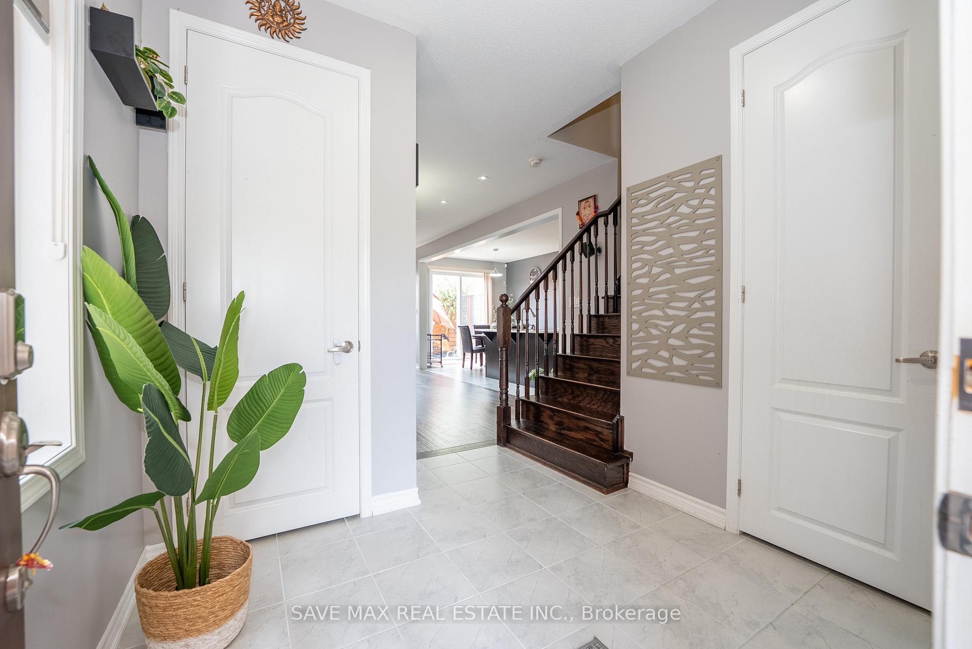 Photo 3 of 30 Polstar Road, Brampton, Northwest Brampton — HOMEH