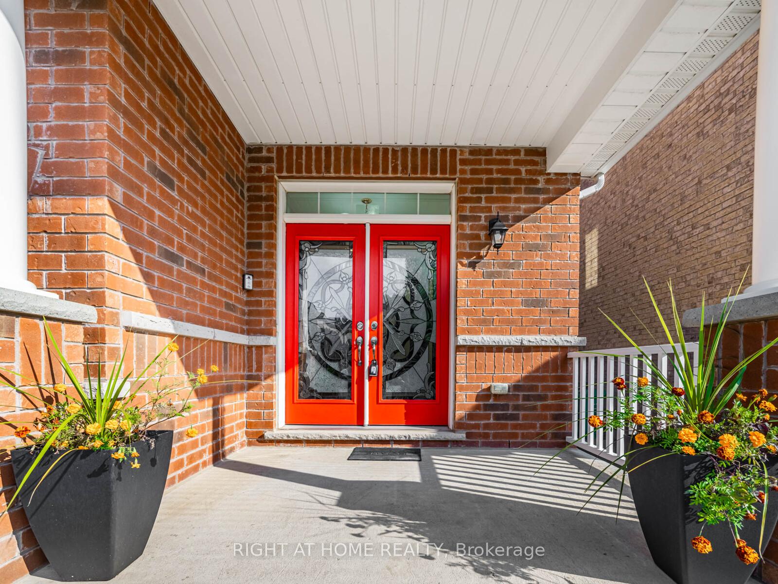 Photo 3 of 9 Lisson Crescent, Brampton, Credit Valley — HOMEH