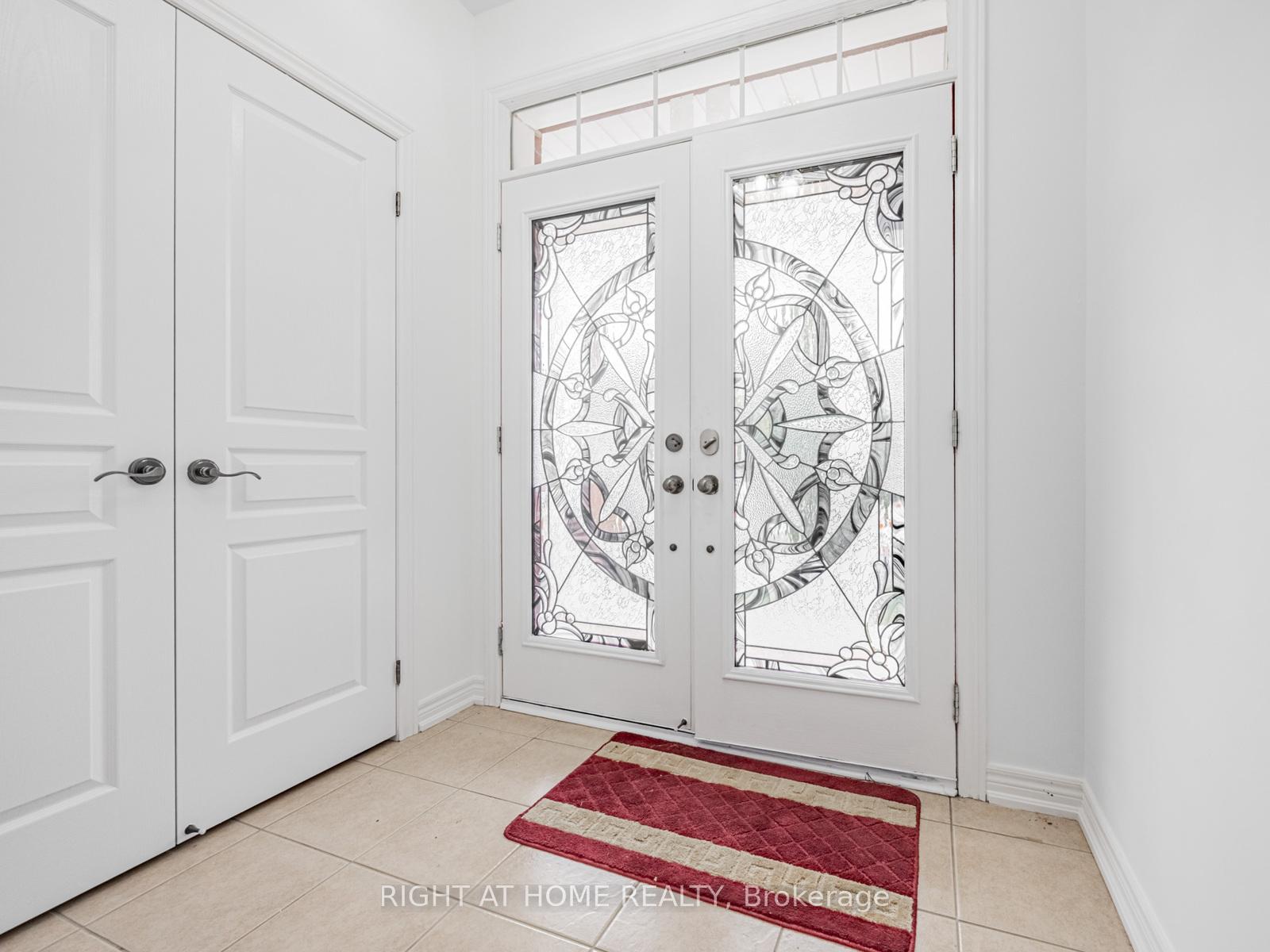 Photo 4 of 9 Lisson Crescent, Brampton, Credit Valley — HOMEH