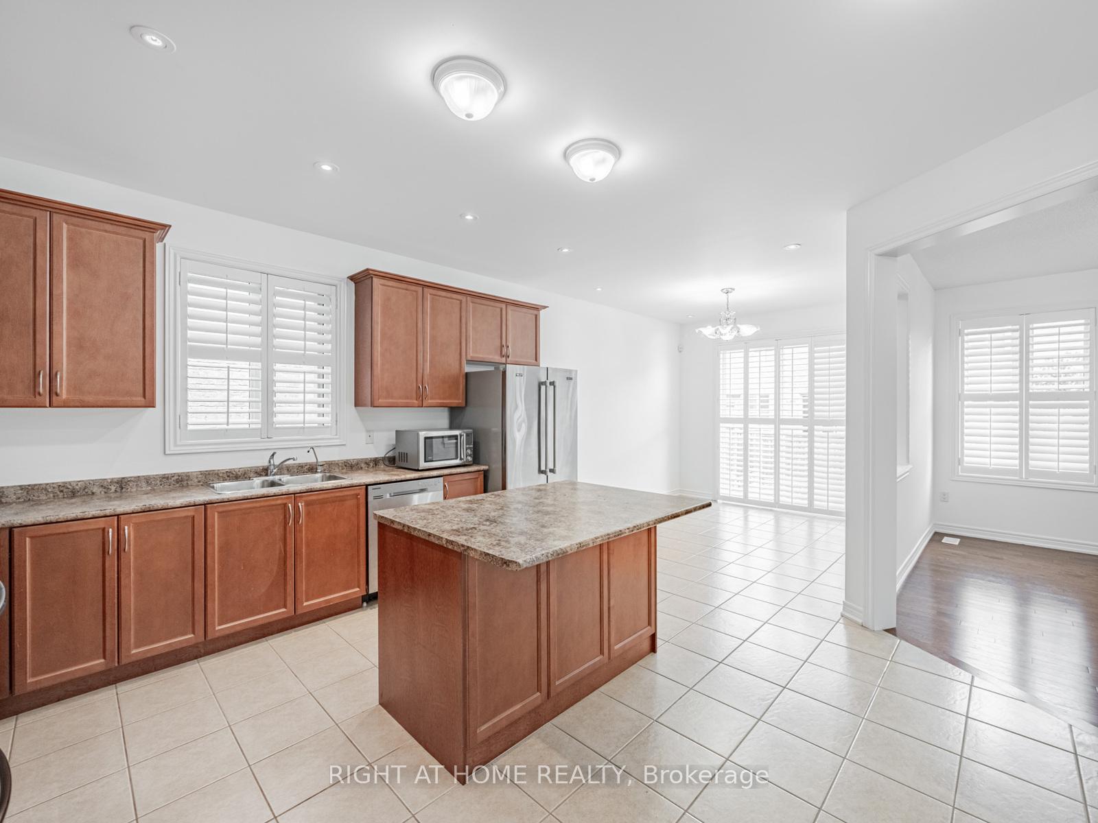 Photo 10 of 9 Lisson Crescent, Brampton, Credit Valley — HOMEH