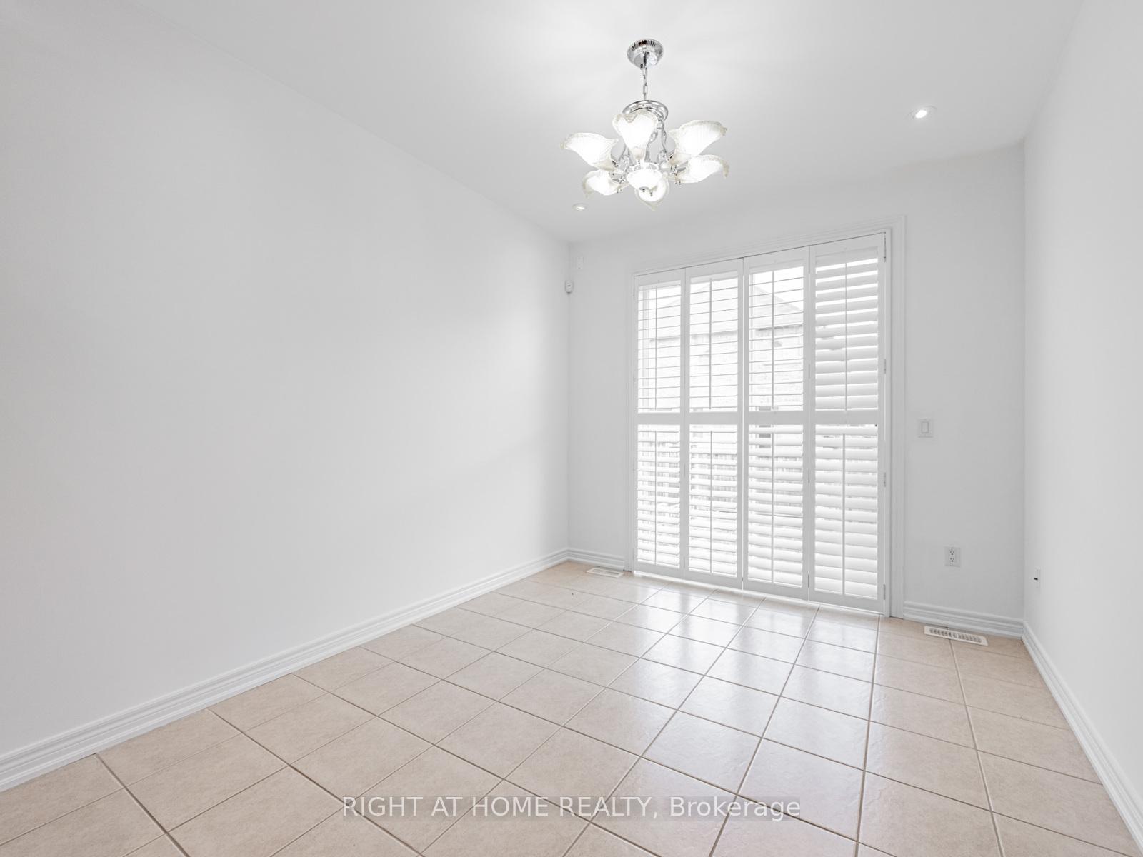 Photo 11 of 9 Lisson Crescent, Brampton, Credit Valley — HOMEH