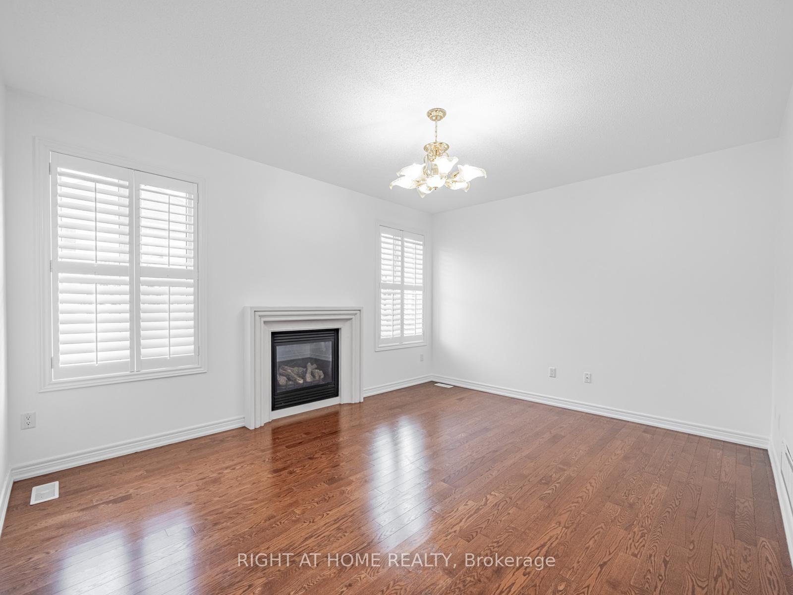 Photo 12 of 9 Lisson Crescent, Brampton, Credit Valley — HOMEH