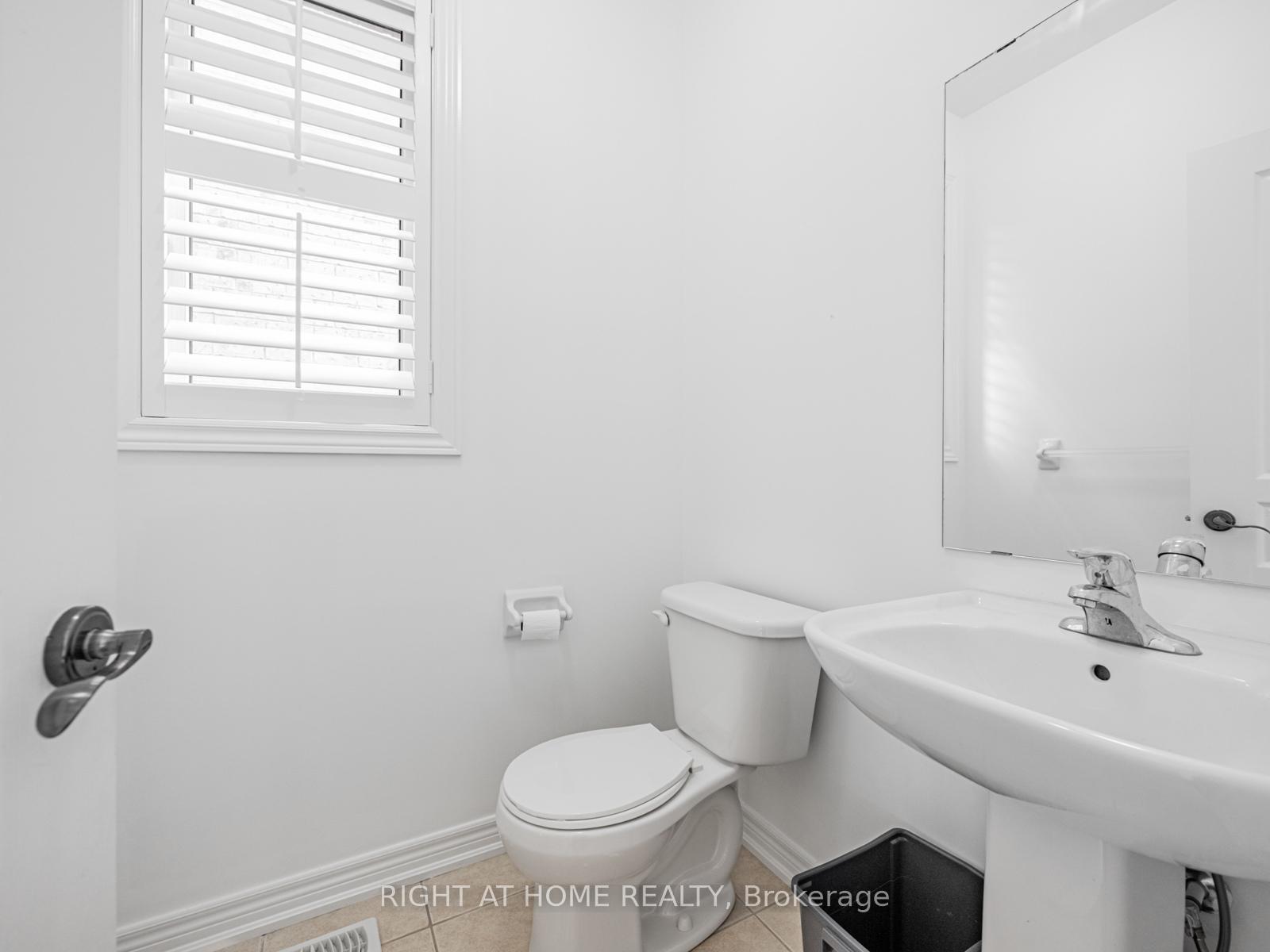 Photo 15 of 9 Lisson Crescent, Brampton, Credit Valley — HOMEH