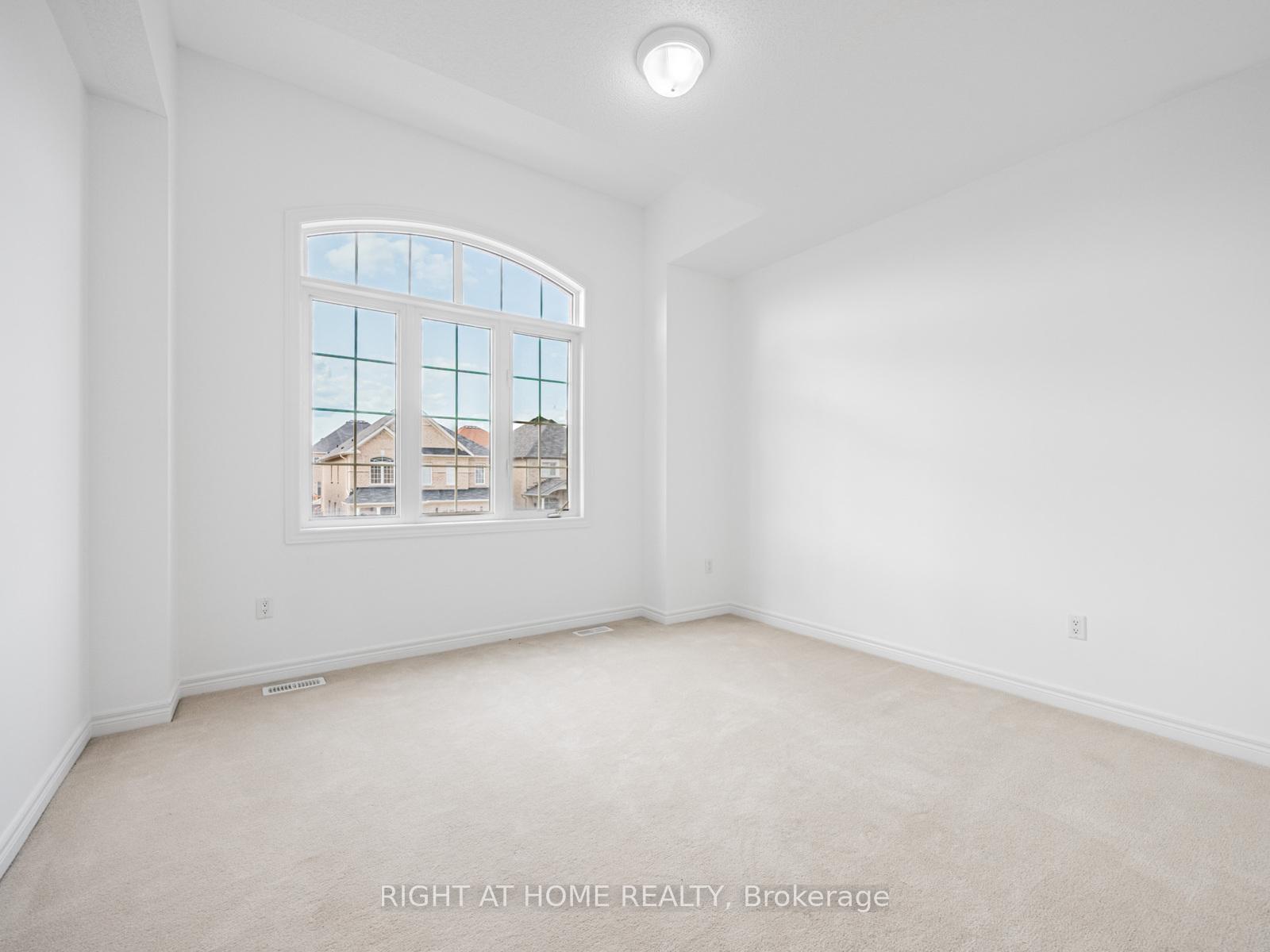 Photo 19 of 9 Lisson Crescent, Brampton, Credit Valley — HOMEH