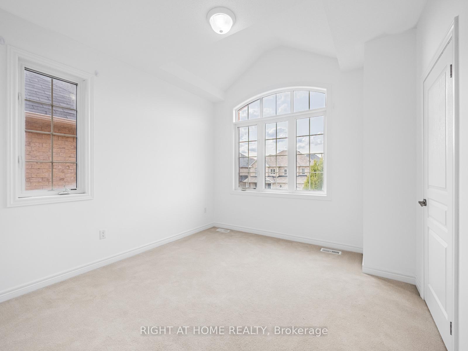 Photo 20 of 9 Lisson Crescent, Brampton, Credit Valley — HOMEH