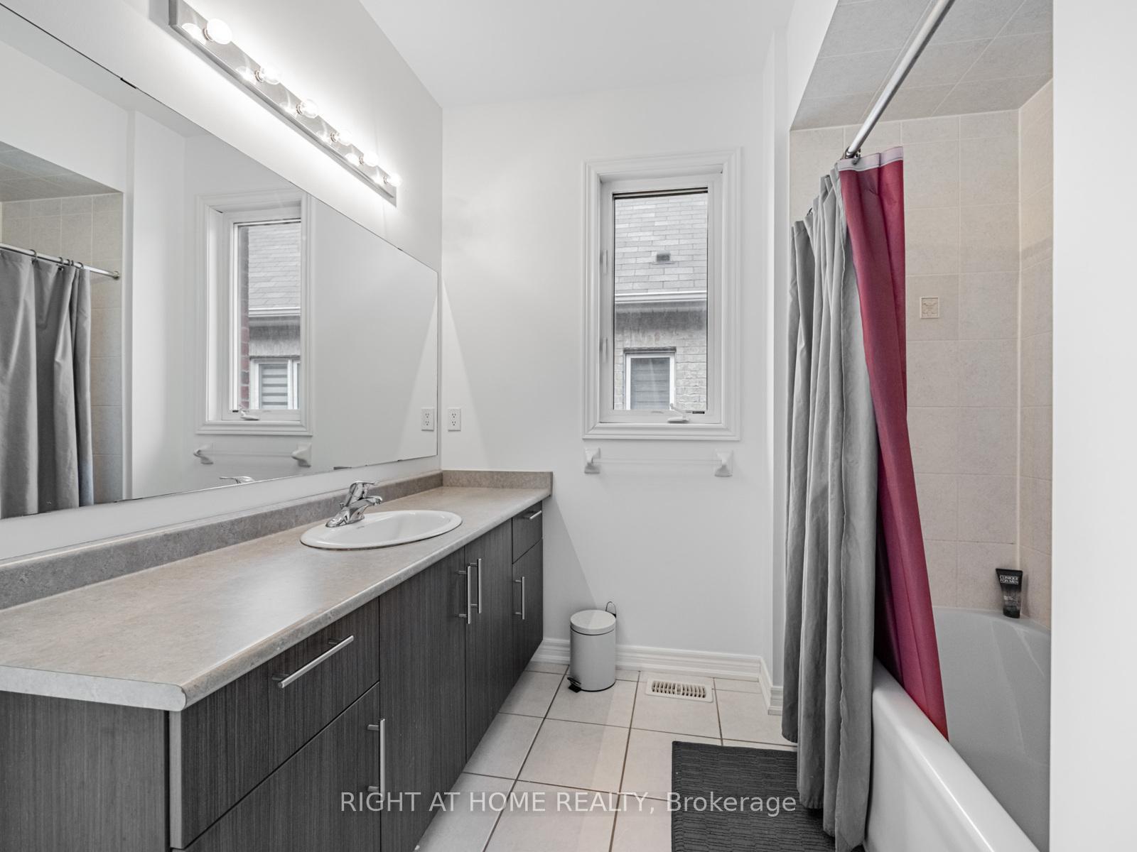 Photo 22 of 9 Lisson Crescent, Brampton, Credit Valley — HOMEH