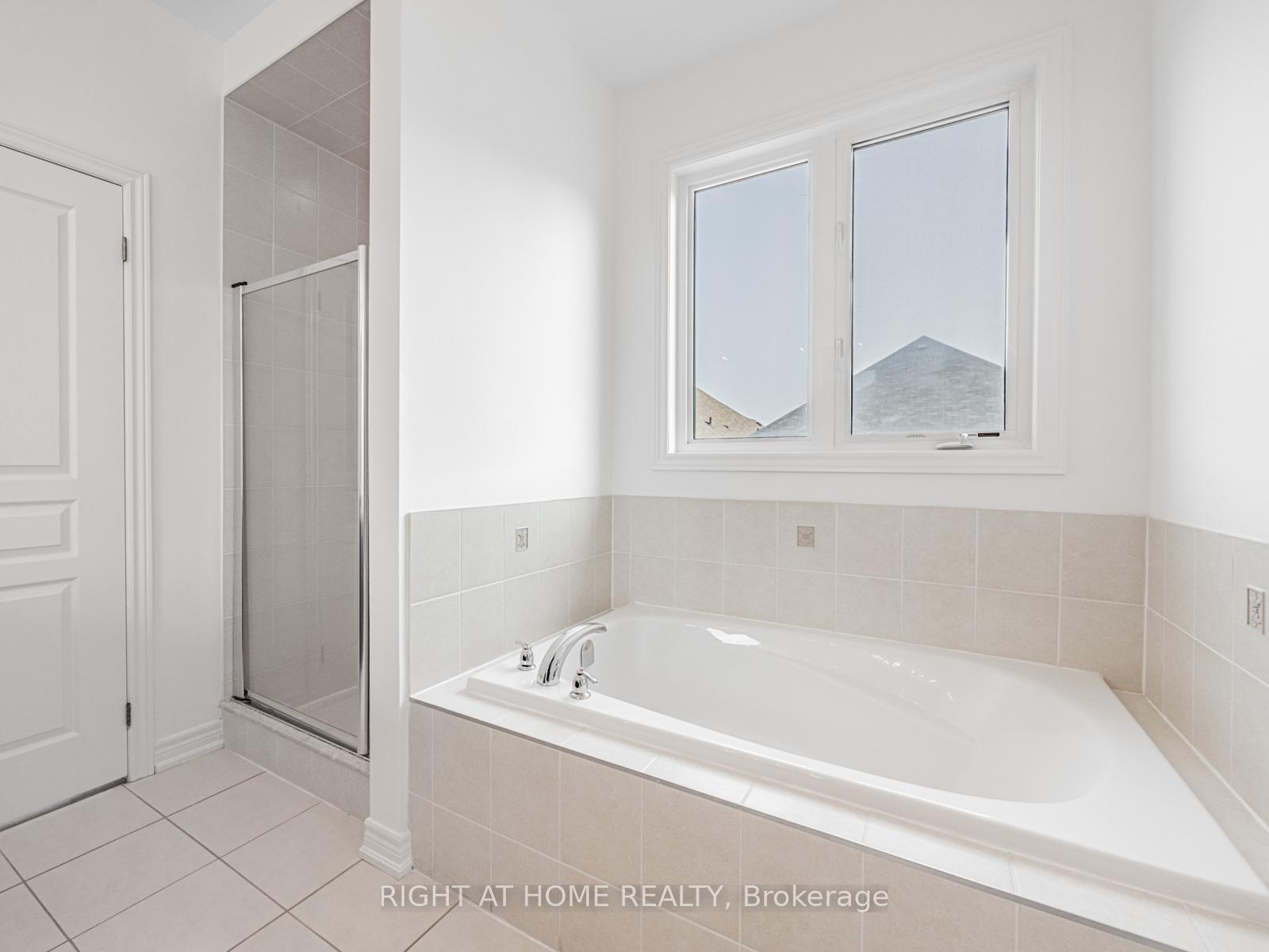 Photo 28 of 9 Lisson Crescent, Brampton, Credit Valley — HOMEH