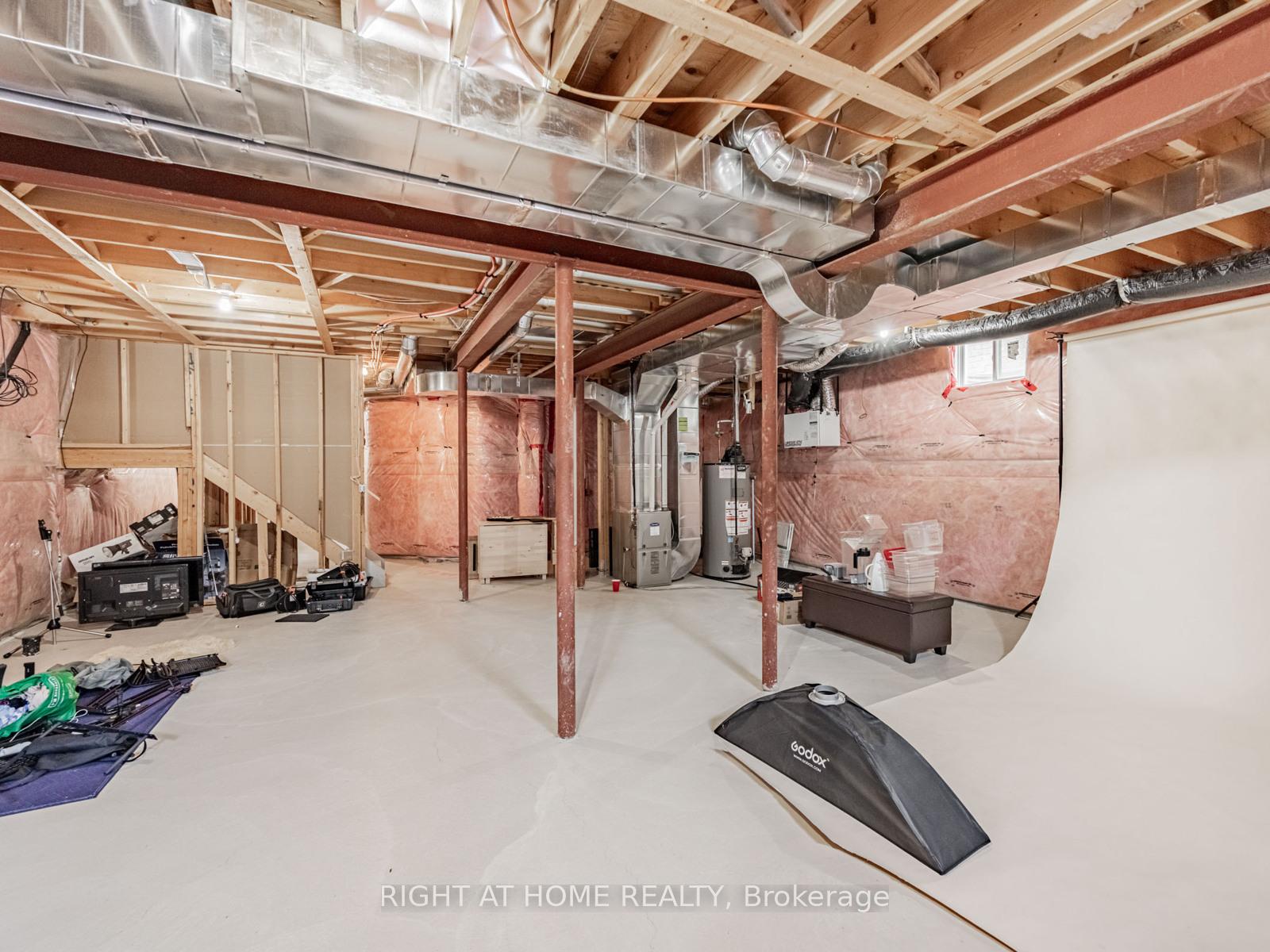 Photo 33 of 9 Lisson Crescent, Brampton, Credit Valley — HOMEH