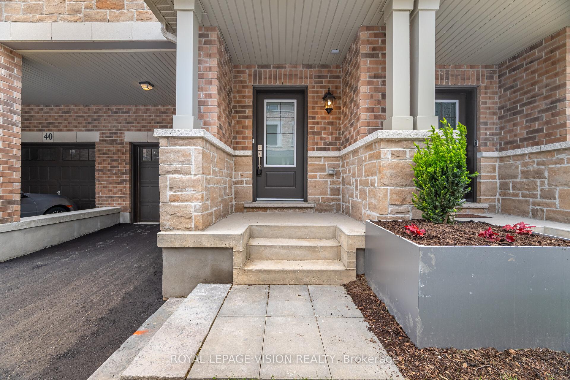 Photo 5 of 38 Folcroft Street, Brampton, Credit Valley — HOMEH