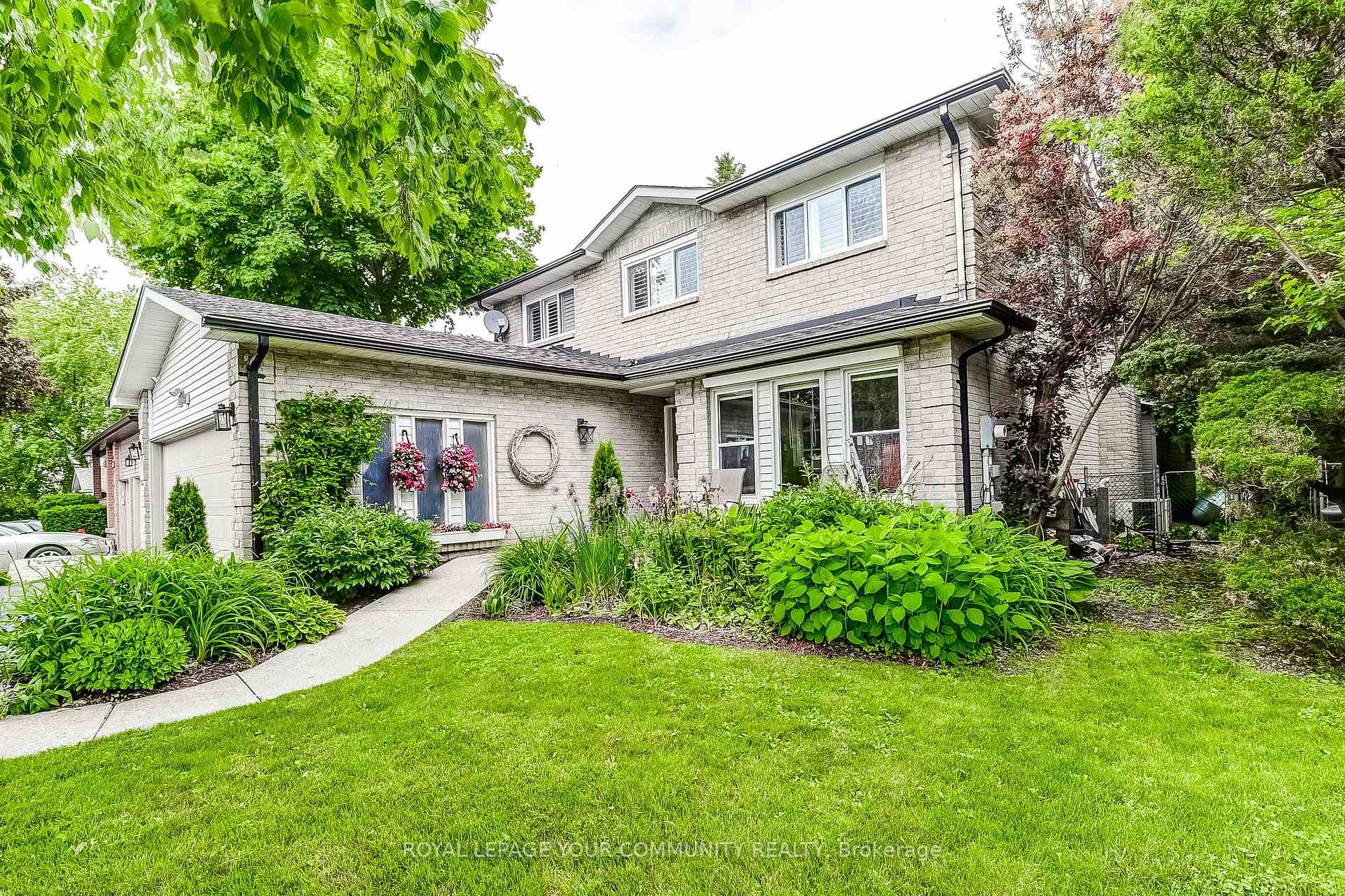 Photo 3 of 101 Walton Drive, Aurora, Aurora Village — HOMEH
