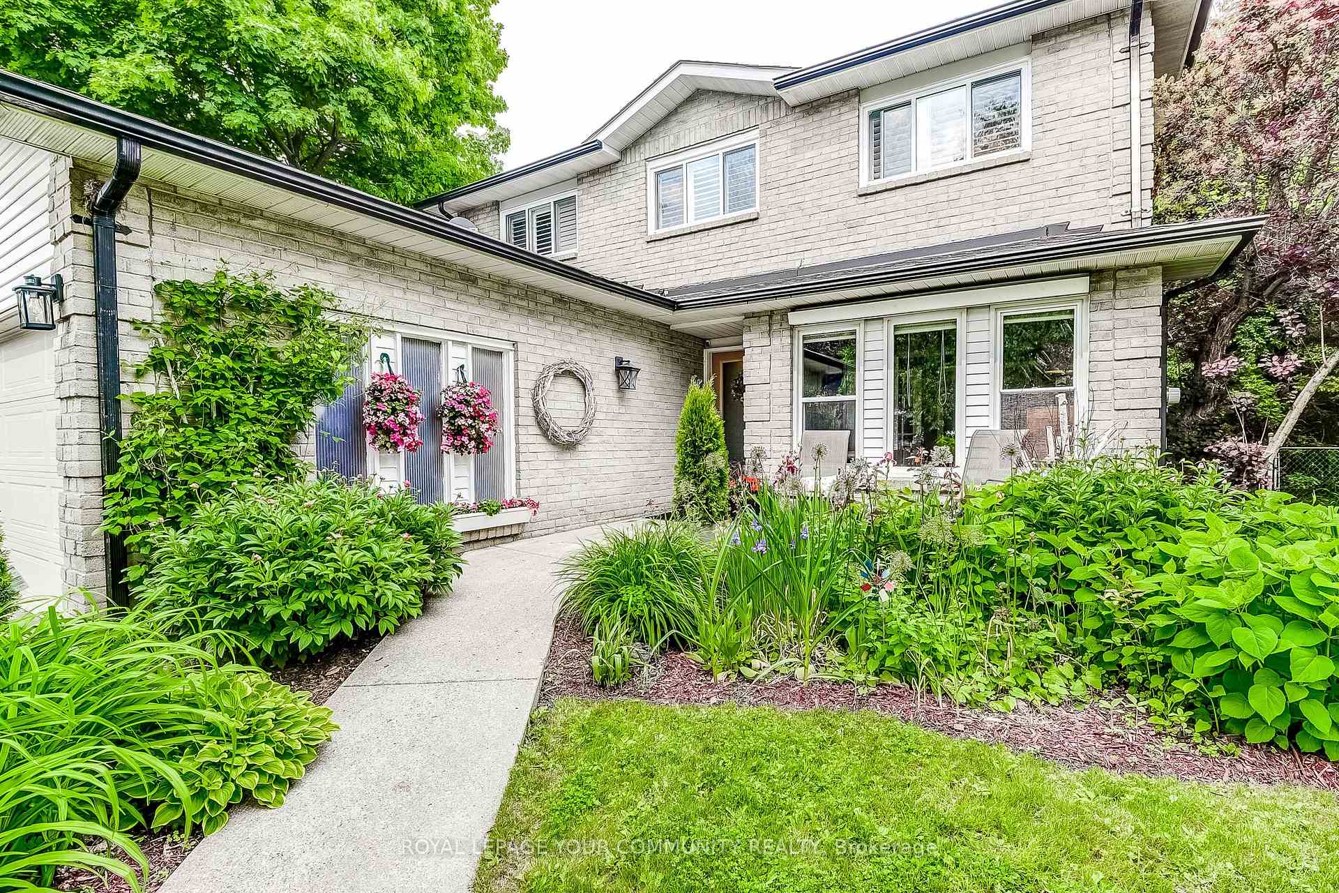 Photo 4 of 101 Walton Drive, Aurora, Aurora Village — HOMEH