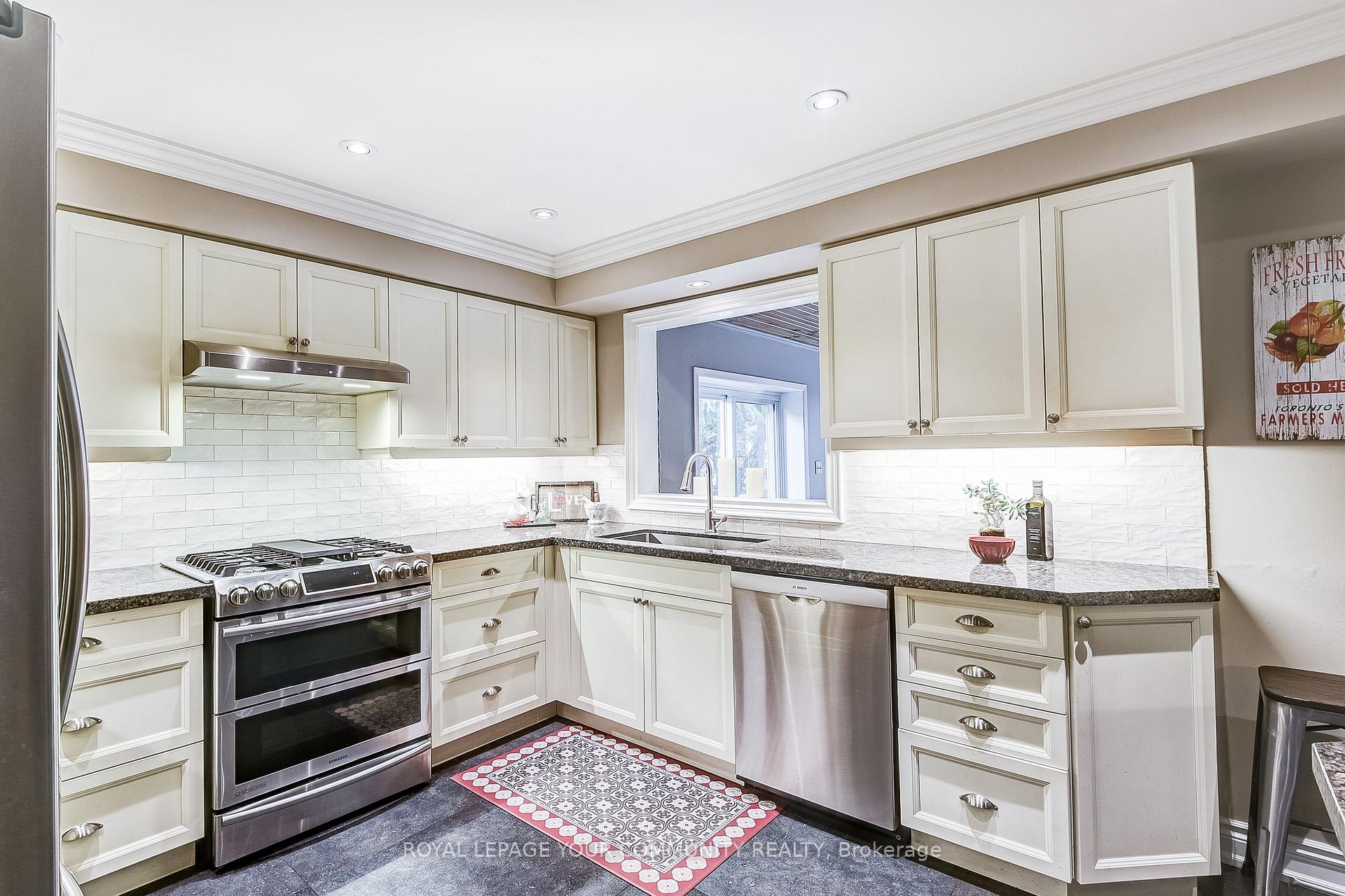 Photo 14 of 101 Walton Drive, Aurora, Aurora Village — HOMEH