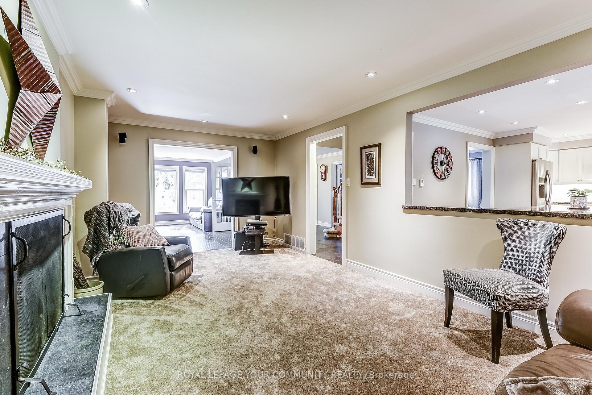 Photo 18 of 101 Walton Drive, Aurora, Aurora Village — HOMEH