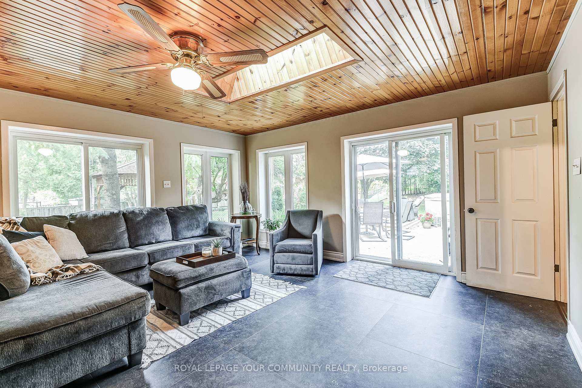 Photo 19 of 101 Walton Drive, Aurora, Aurora Village — HOMEH