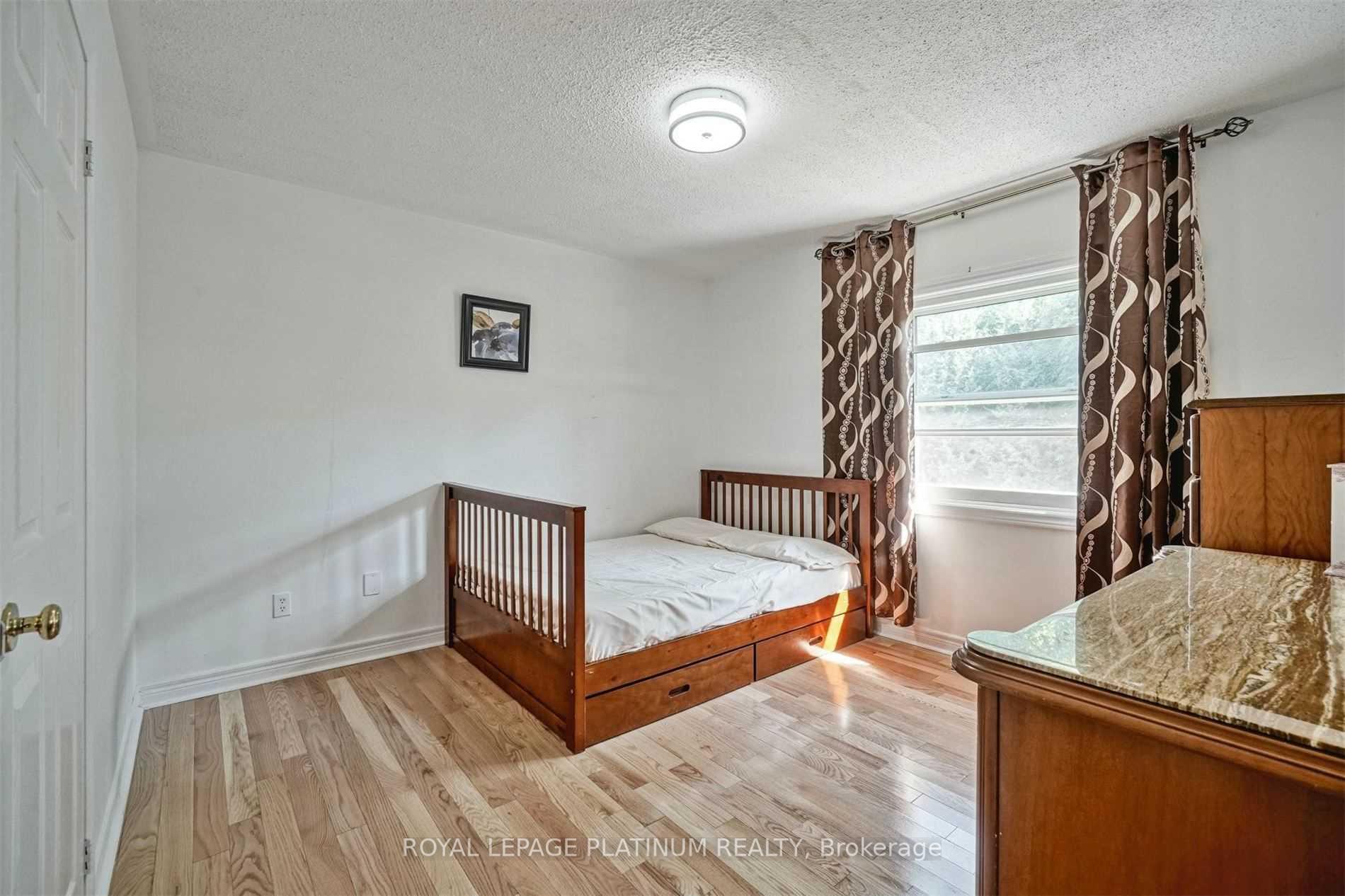 Photo 3 of 47 Quail Feather Crescent, Brampton, Sandringham-Wellington — HOMEH