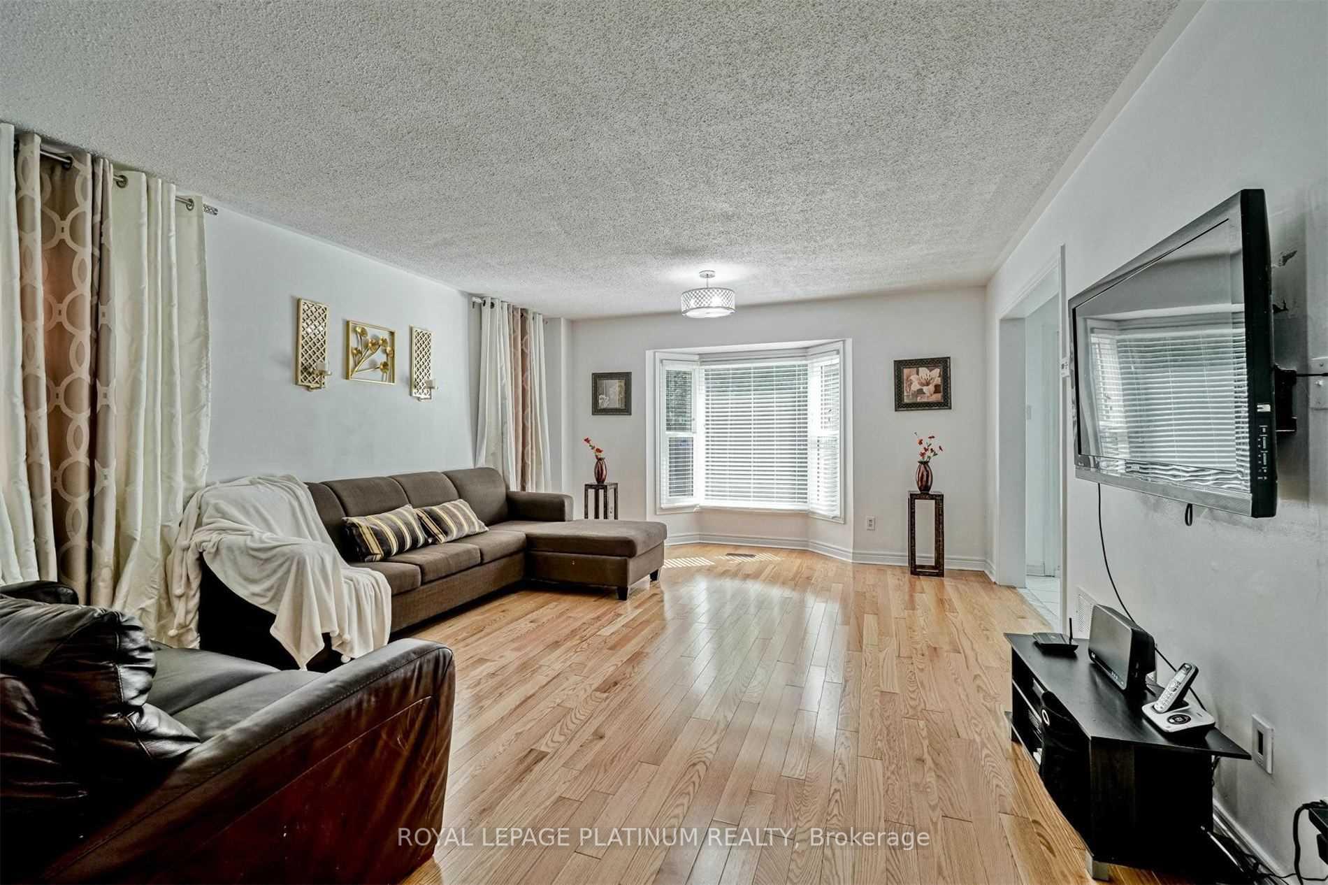Photo 5 of 47 Quail Feather Crescent, Brampton, Sandringham-Wellington — HOMEH