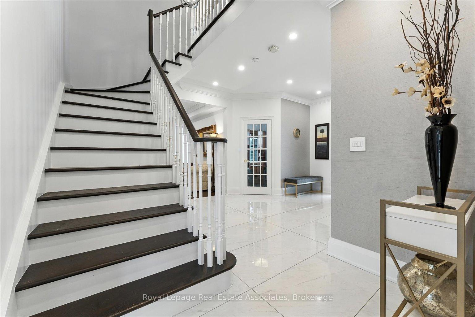 Photo 3 of 27 Grouse Lane, Brampton, Bram West — HOMEH