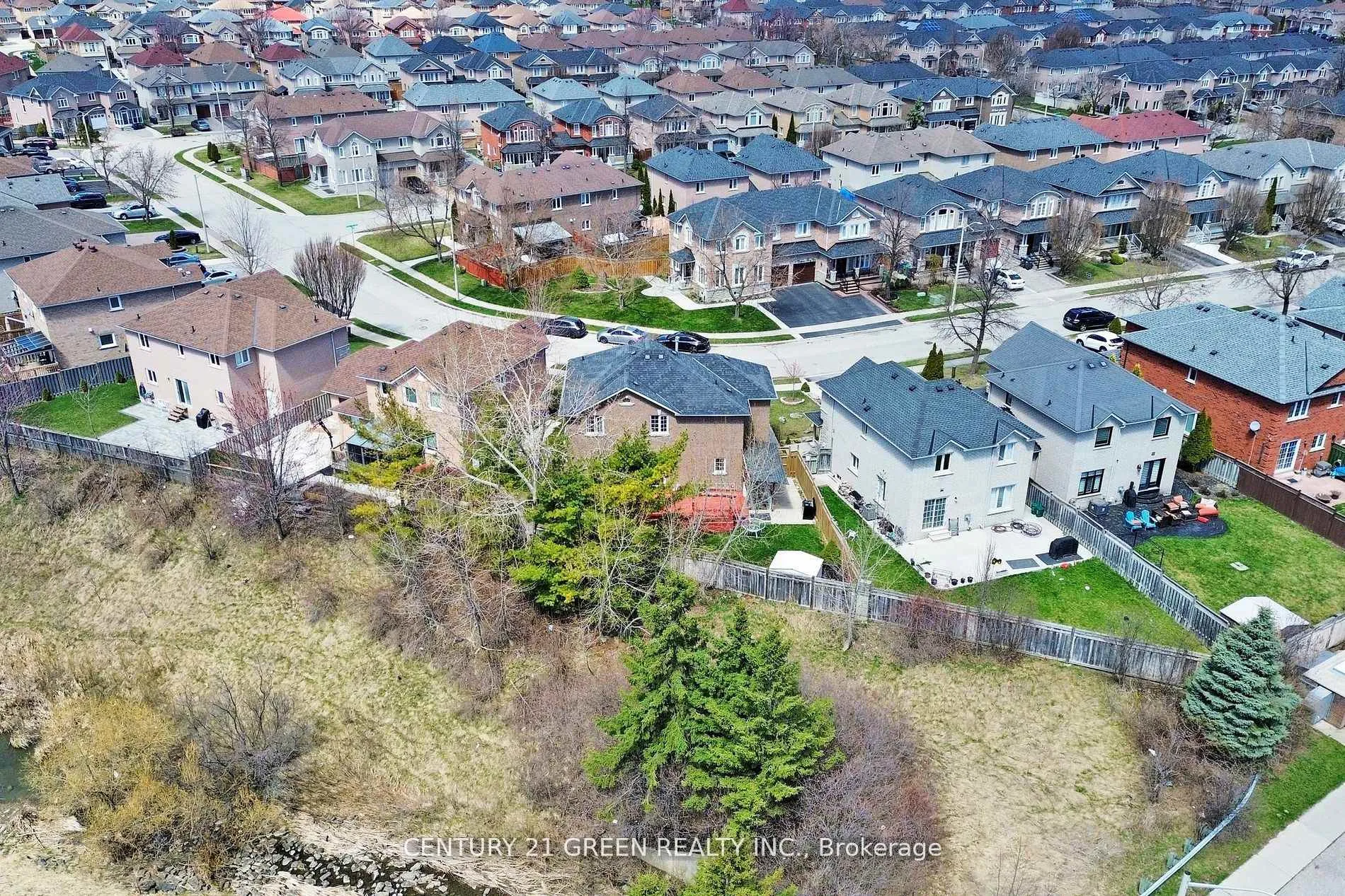 Photo 1 of 26 Dolphin Song Crescent, Brampton, Sandringham-Wellington — HOMEH