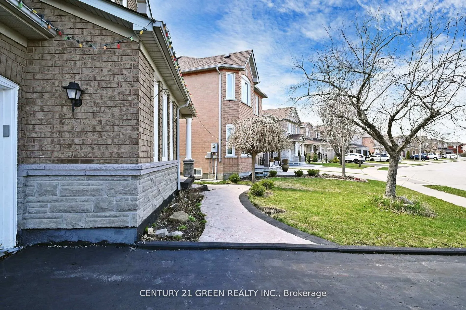 Photo 9 of 26 Dolphin Song Crescent, Brampton, Sandringham-Wellington — HOMEH