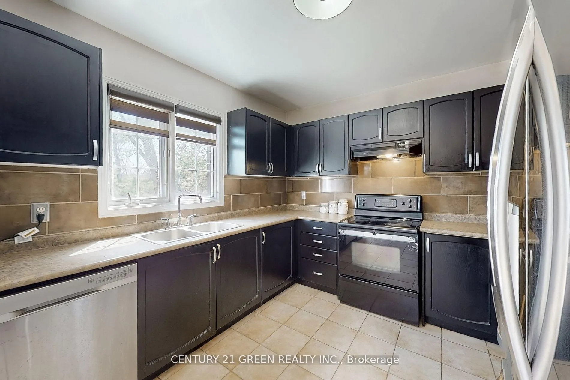 Photo 22 of 26 Dolphin Song Crescent, Brampton, Sandringham-Wellington — HOMEH