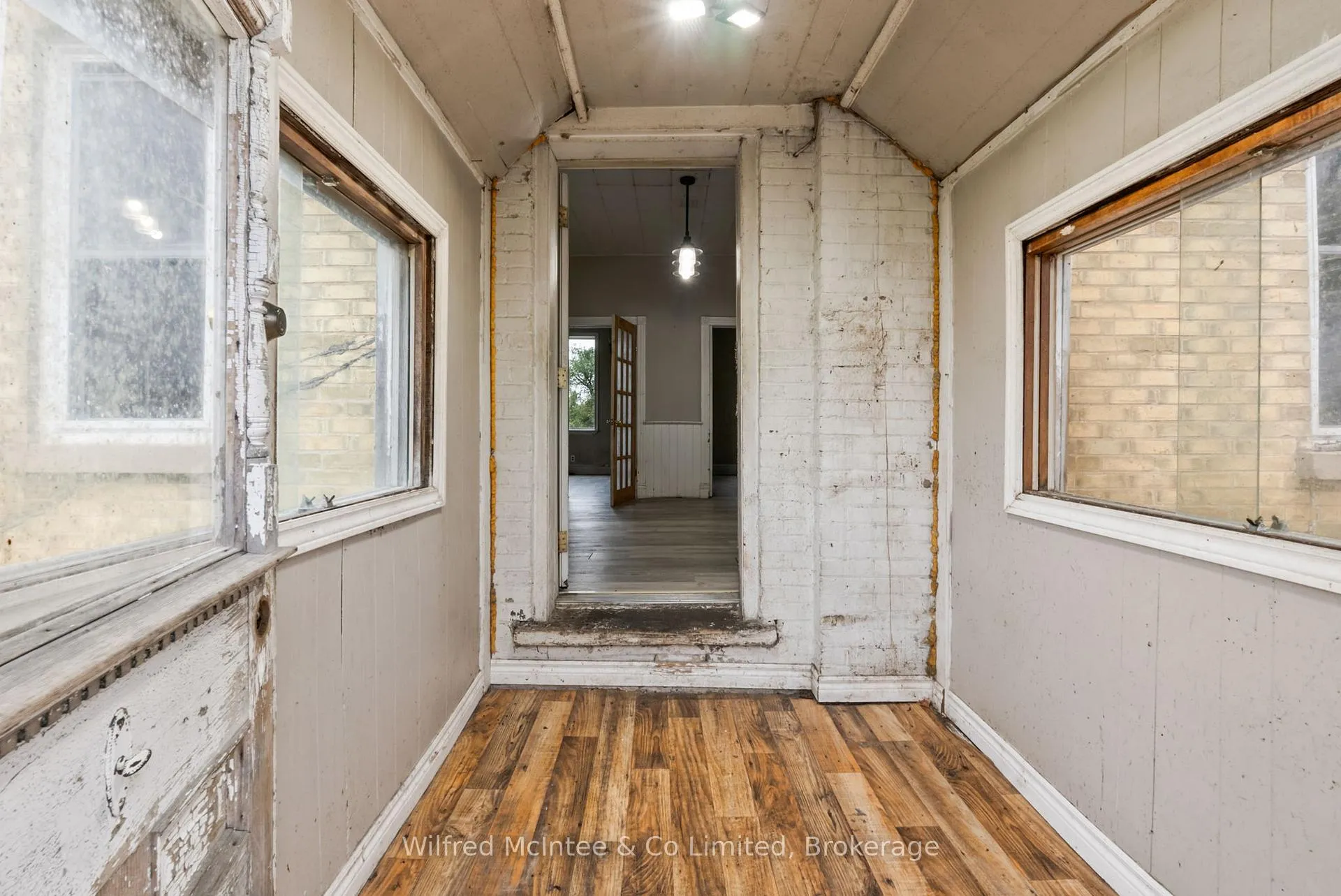 Photo 10 of 570 20 Side Road, Brockton — HOMEH