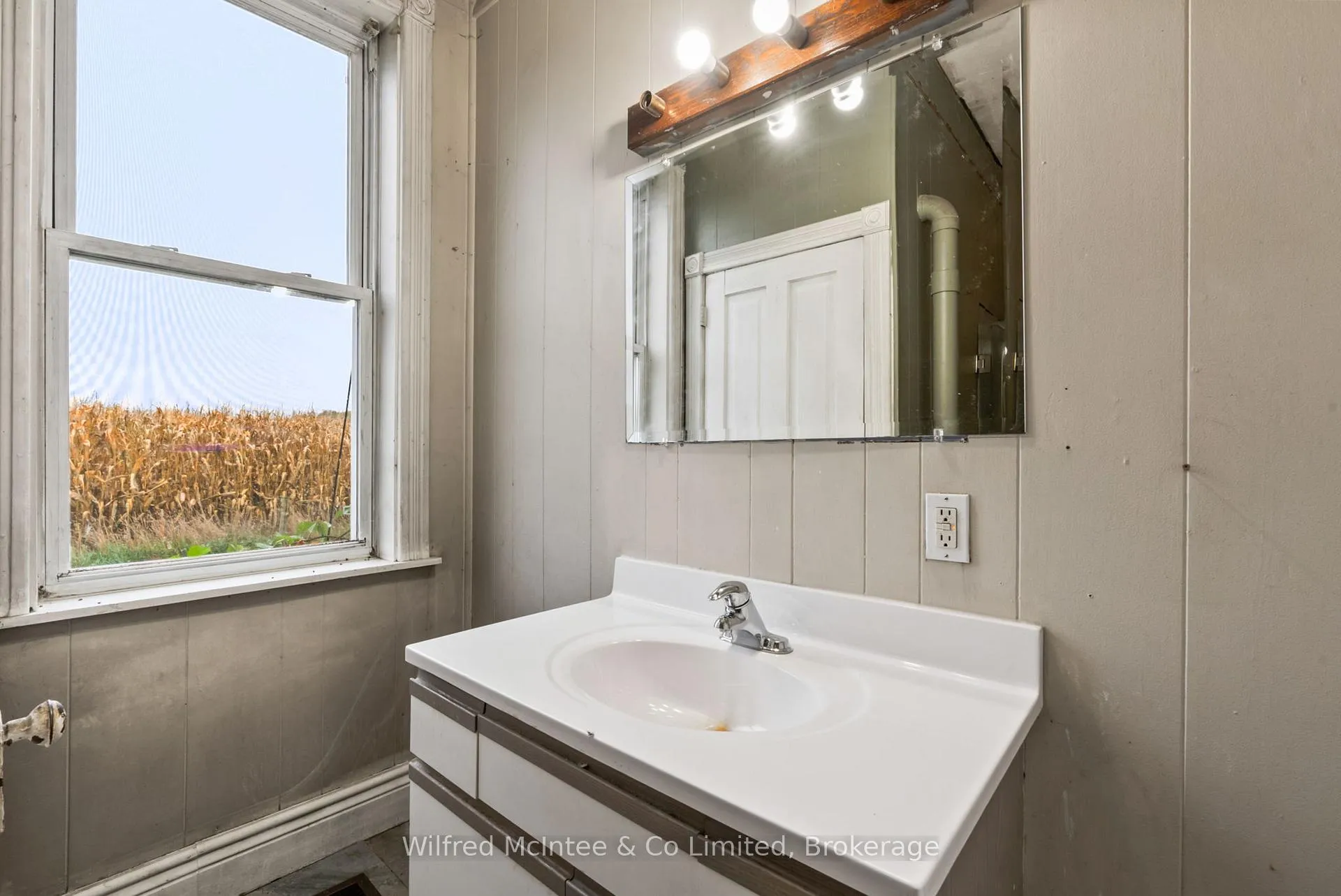 Photo 18 of 570 20 Side Road, Brockton — HOMEH