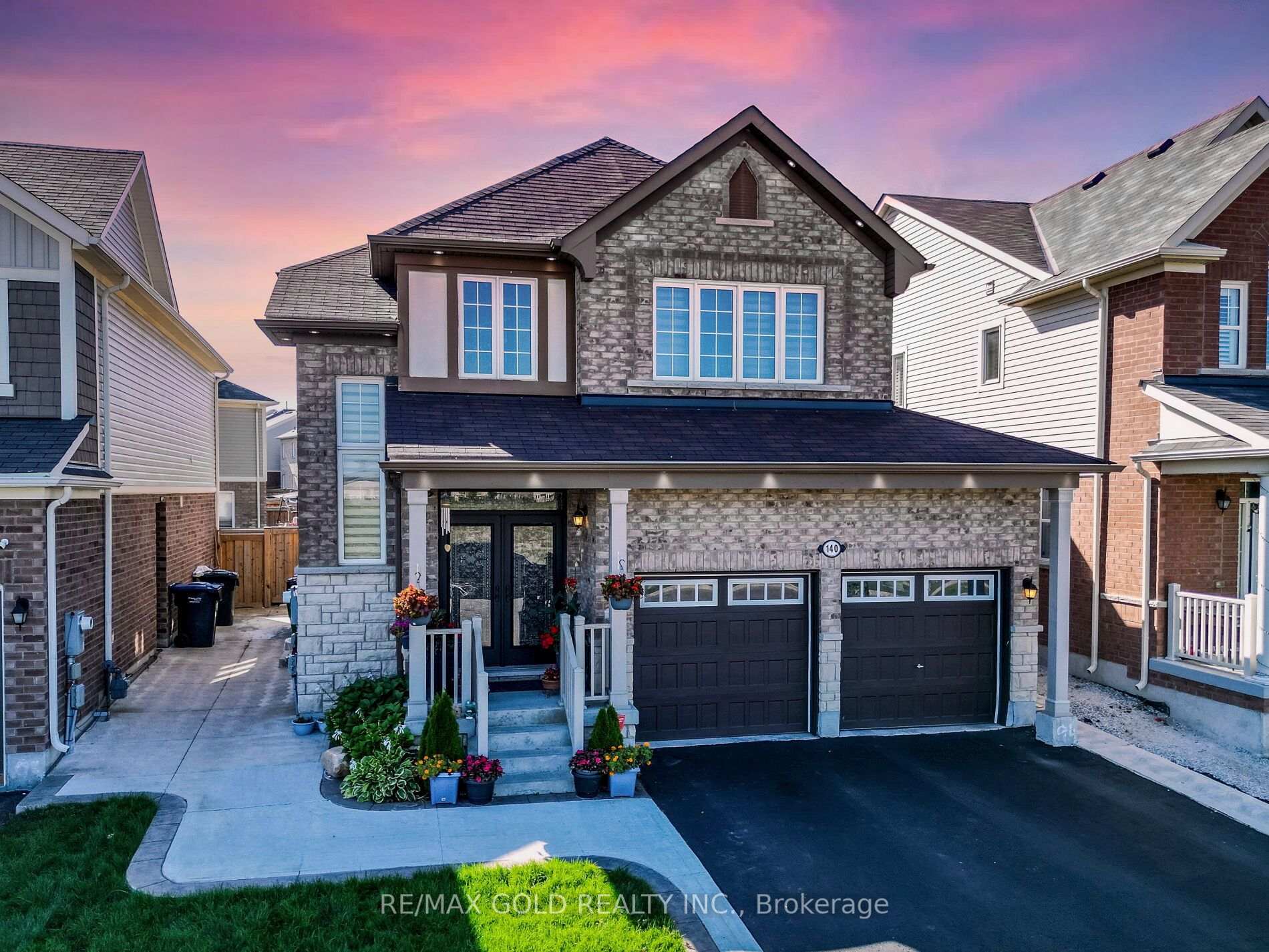 Photo 2 of 140 Thornbush Boulevard, Brampton, Northwest Brampton — HOMEH