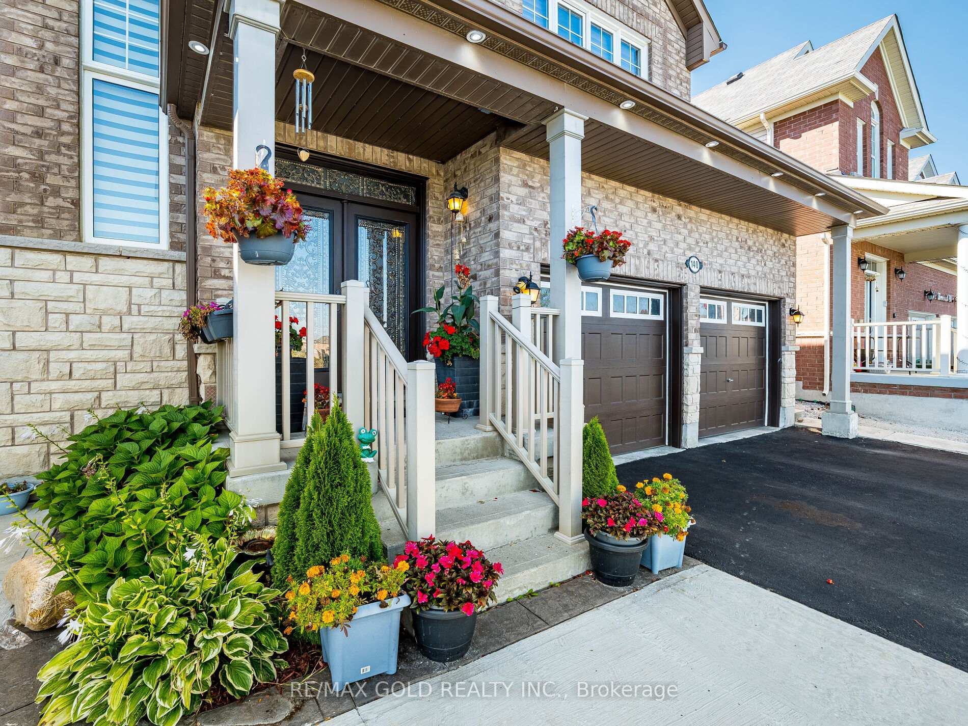 Photo 3 of 140 Thornbush Boulevard, Brampton, Northwest Brampton — HOMEH