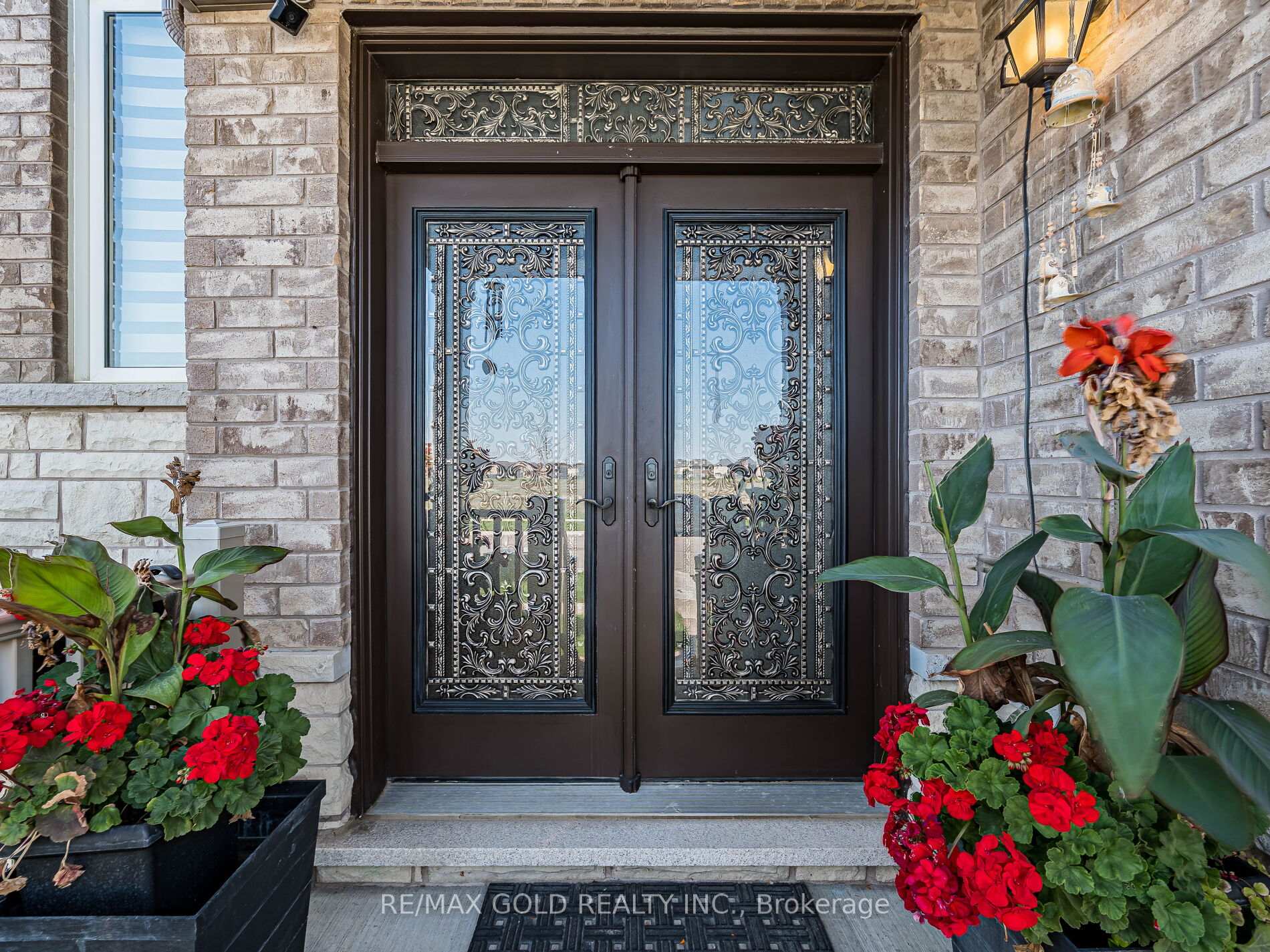 Photo 4 of 140 Thornbush Boulevard, Brampton, Northwest Brampton — HOMEH