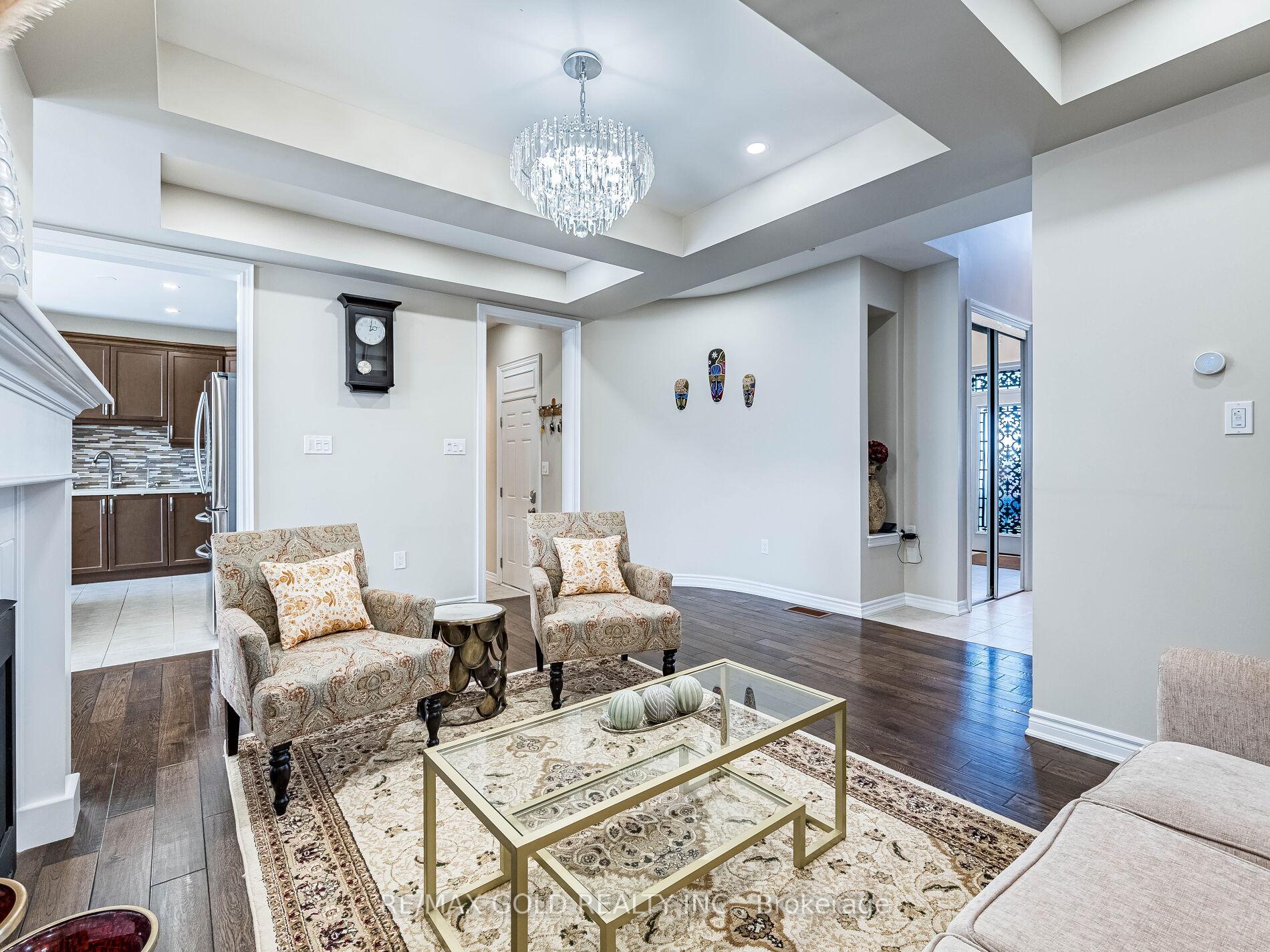 Photo 6 of 140 Thornbush Boulevard, Brampton, Northwest Brampton — HOMEH