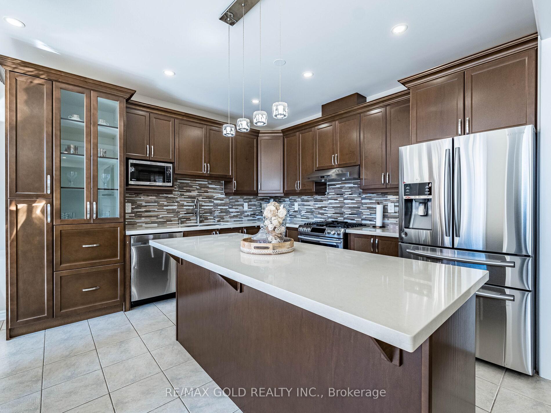 Photo 10 of 140 Thornbush Boulevard, Brampton, Northwest Brampton — HOMEH