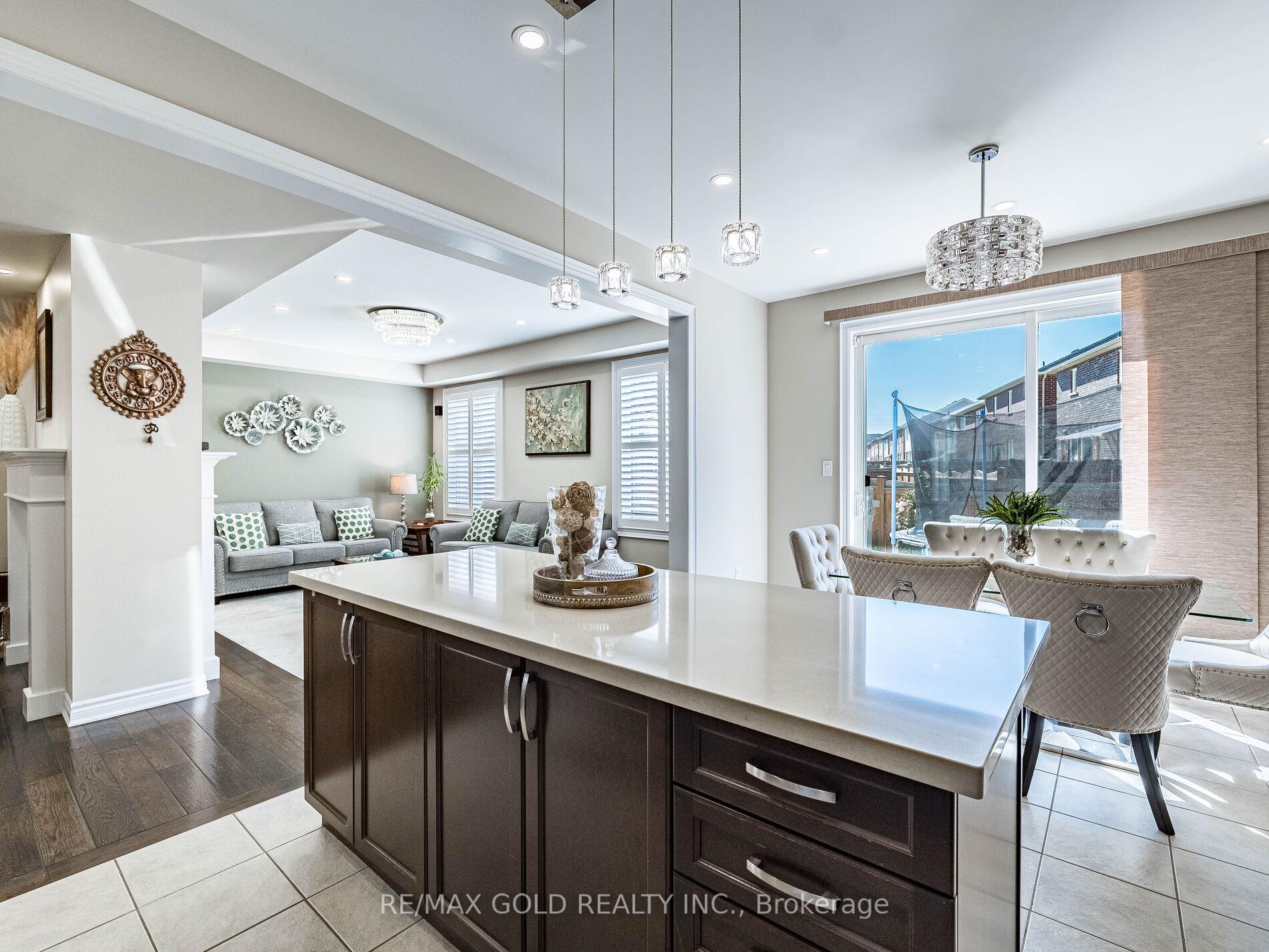 Photo 13 of 140 Thornbush Boulevard, Brampton, Northwest Brampton — HOMEH