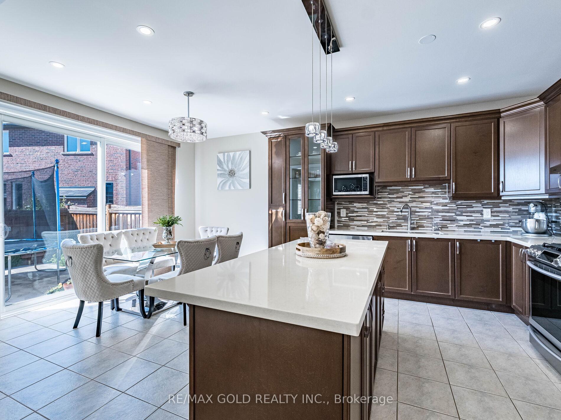 Photo 16 of 140 Thornbush Boulevard, Brampton, Northwest Brampton — HOMEH